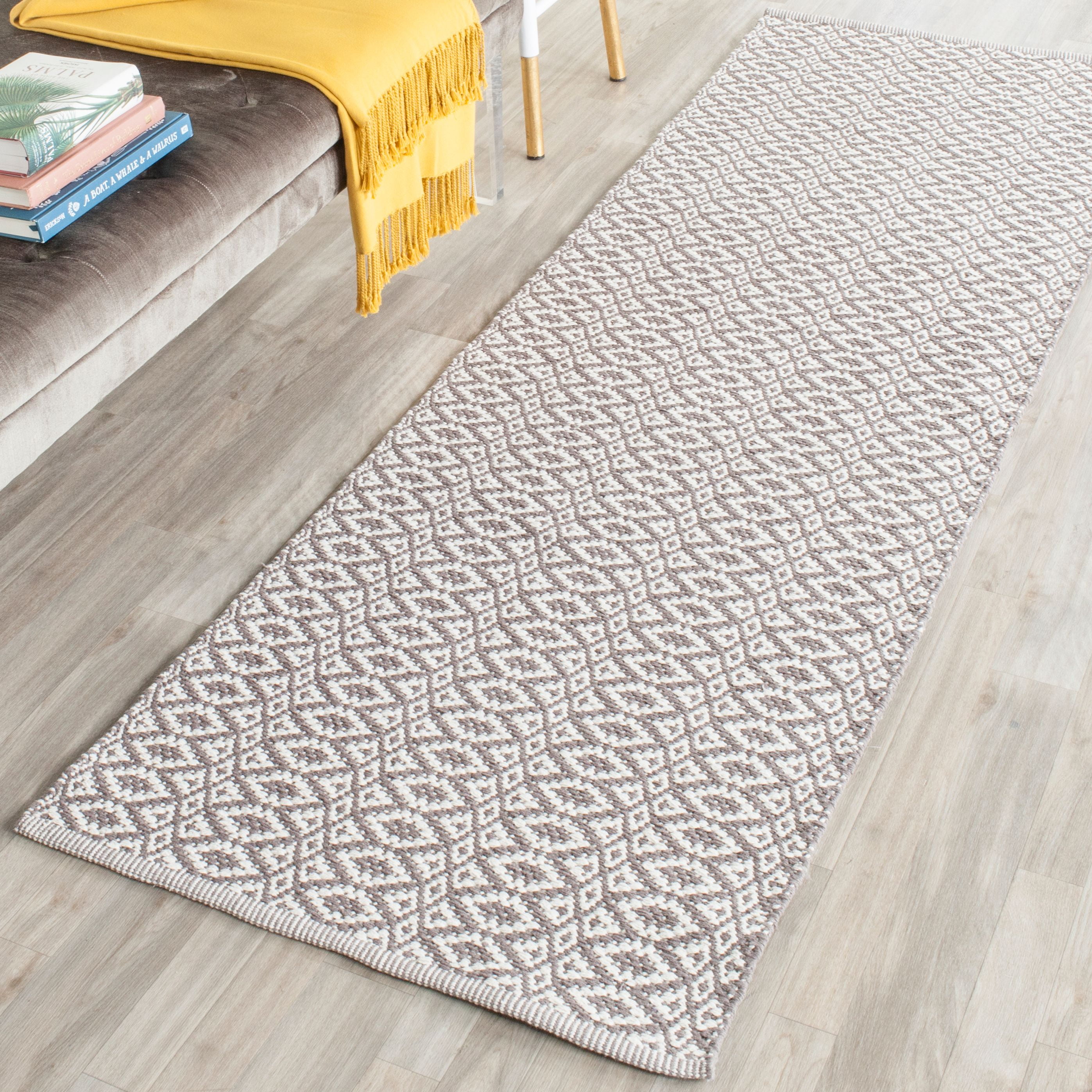 SAFAVIEH Montauk Corrine Geometric Cotton Runner Rug, Ivory/Grey, 2'3" x 5'
