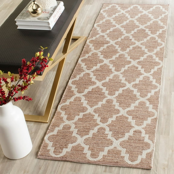 SAFAVIEH Montauk Crispian Geometric Quatrefoils Cotton Runner Rug, Beige/Ivory, 2'3" x 7'