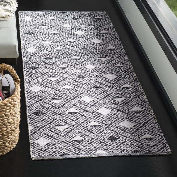 SAFAVIEH Montauk Katee Geometric Diamonds Runner Rug, Black/Ivory, 2'3" x 7'