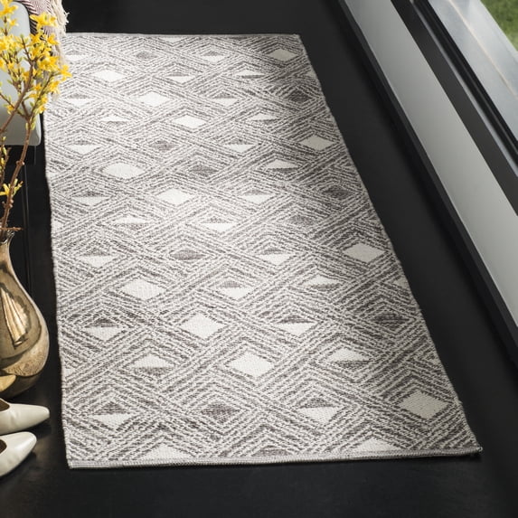 SAFAVIEH Montauk Katee Geometric Diamonds Runner Rug, Charcoal/Ivory, 2'3" x 7'