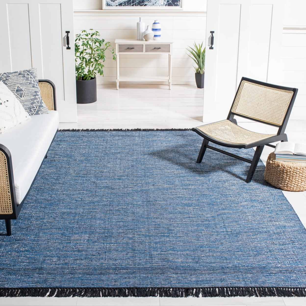 SAFAVIEH Montauk Kelsey Distressed Cotton Area Rug, Blue/Black, 3' x 5'
