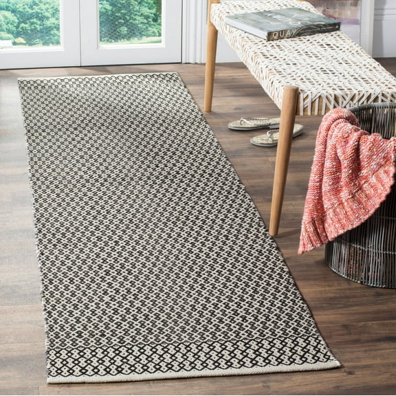 SAFAVIEH Montauk Nazca Geometric Cotton Runner Rug, Ivory/Black, 2'3" x 6'