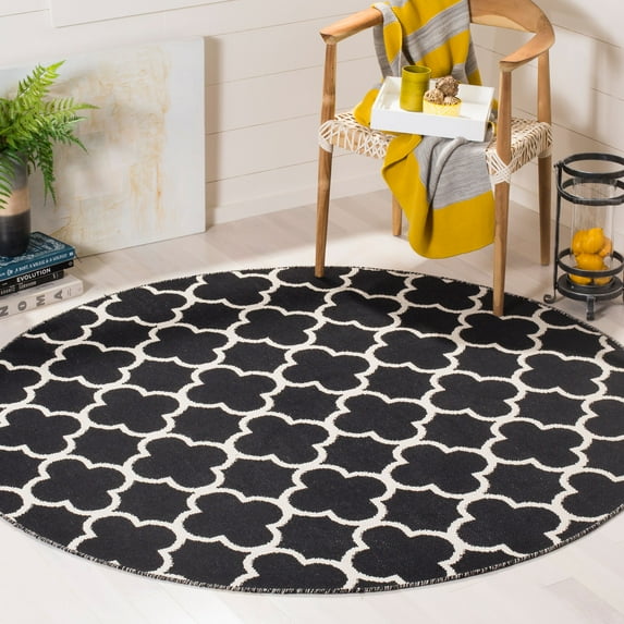 SAFAVIEH Montauk Nelson Geometric Cotton Area Rug, Black/Ivory, 6' x 6' Round