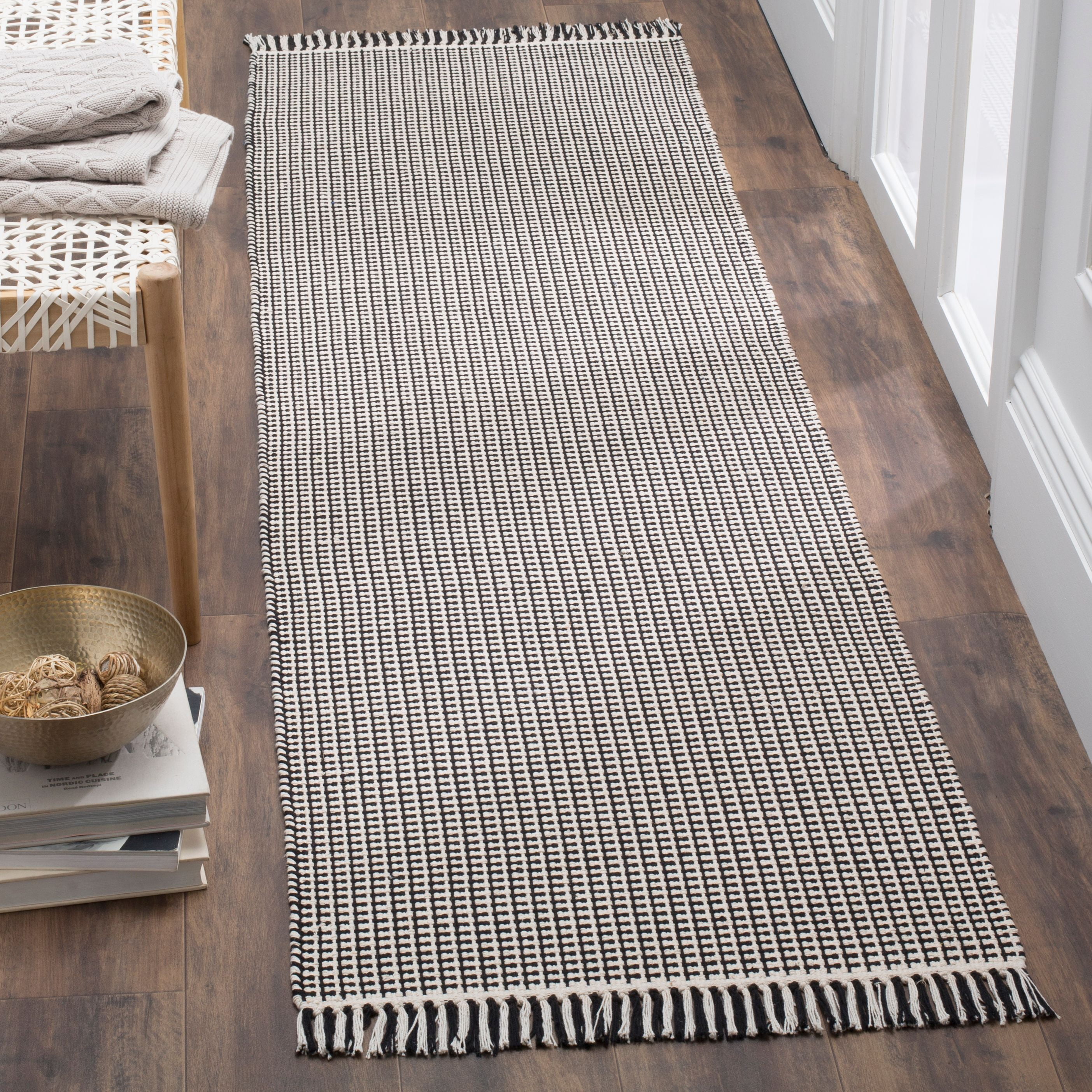 SAFAVIEH Montauk Patton Geometric Cotton Runner Rug, Ivory/Black, 2'3" x 6'