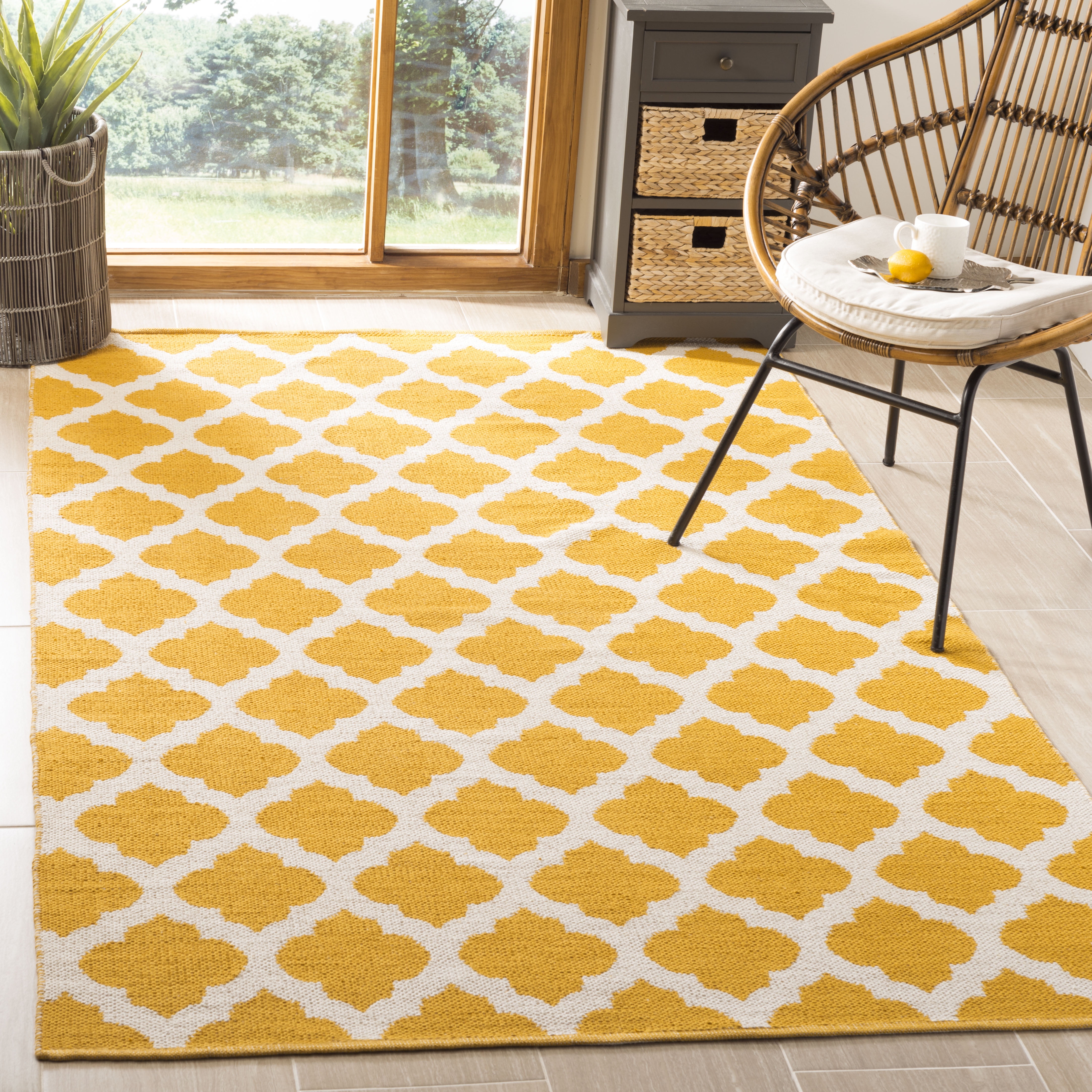 SAFAVIEH Montauk Proinsias Geometric Cotton Area Rug, Yellow/Ivory, 8' x 10'