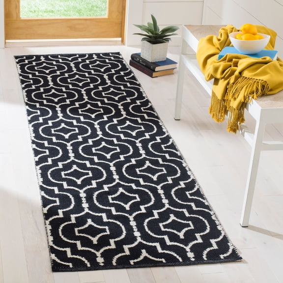 SAFAVIEH Montauk Raeyln Geometric Cotton Runner Rug, Black/Ivory, 2'3" x 7'