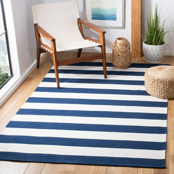 SAFAVIEH Montauk Saranna Geometric Cotton Area Rug, Navy/Ivory, 5' x 5' Square