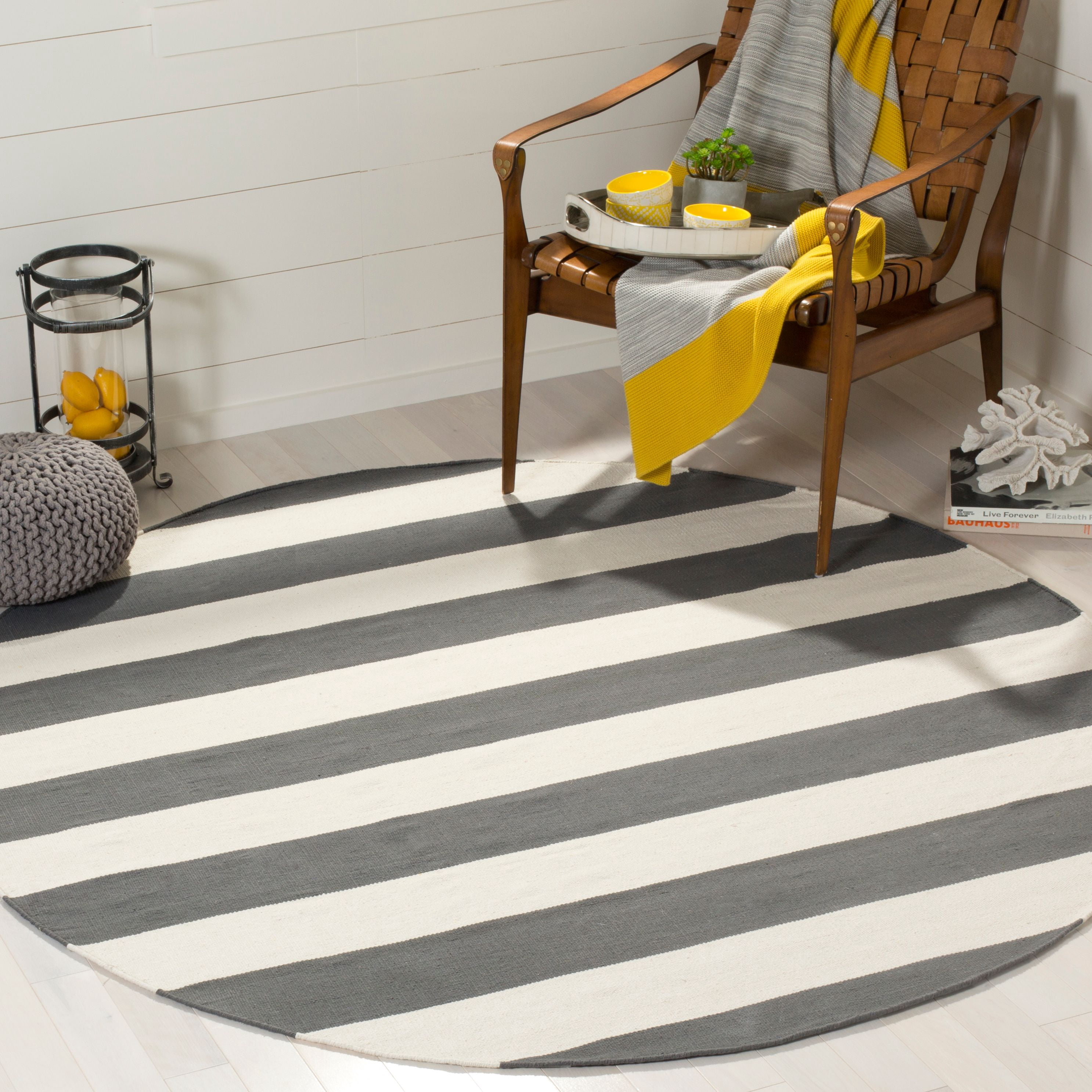 SAFAVIEH Montauk Saranna Striped Cotton Area Rug, Grey/Ivory, 6' x 6' Round
