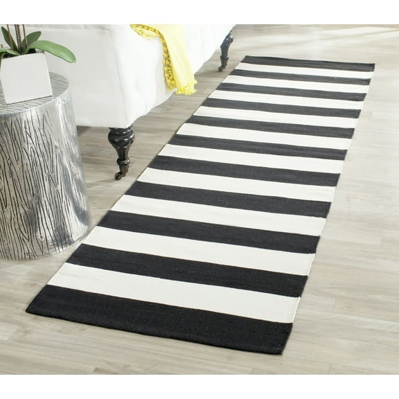 SAFAVIEH Montauk Saranna Striped Cotton Runner Rug, Black/Ivory, 2'3" x 6'