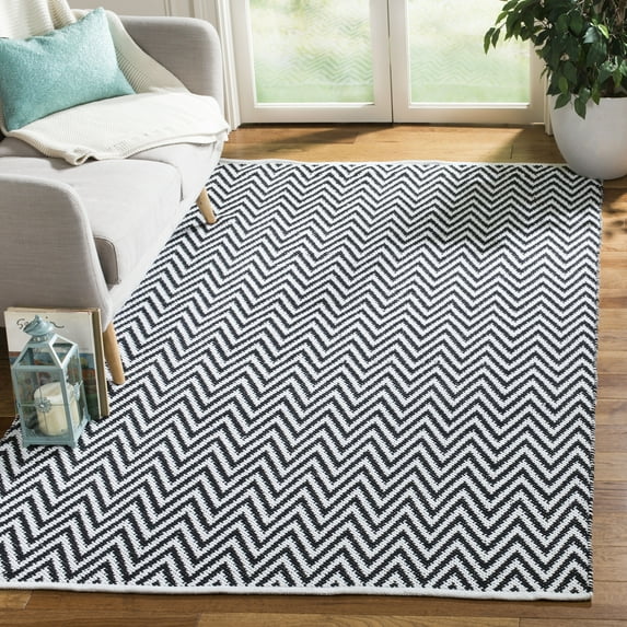 SAFAVIEH Montauk Siomha Chevron Cotton Area Rug, Black/Ivory, 3' x 5'