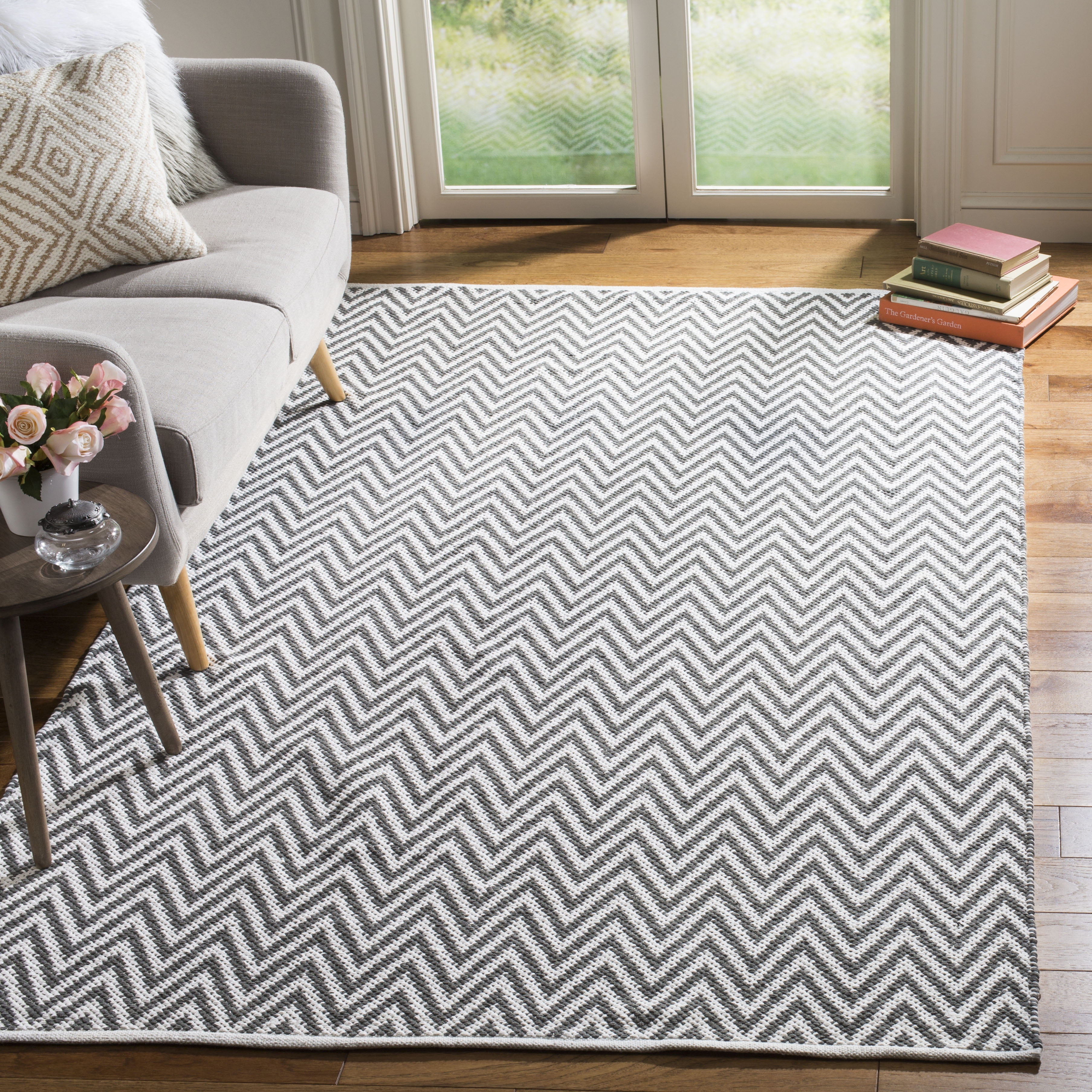 SAFAVIEH Montauk Siomha Chevron Cotton Area Rug, Grey/Ivory, 2'6" x 4'