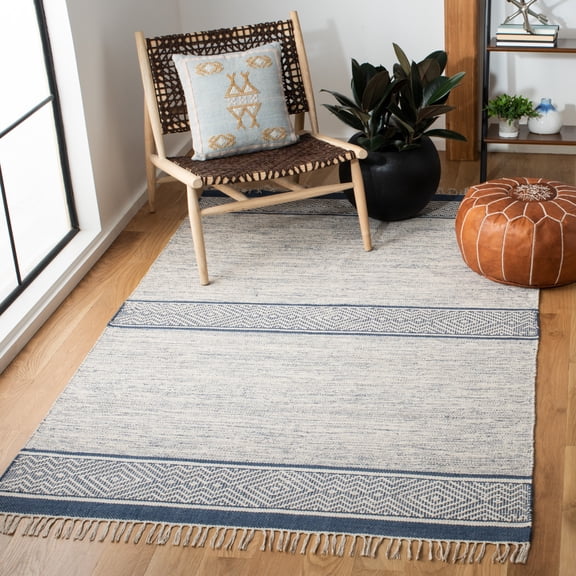 SAFAVIEH Montauk Zaman Diamond Cotton Area Rug, Ivory/Navy, 6' x 9'
