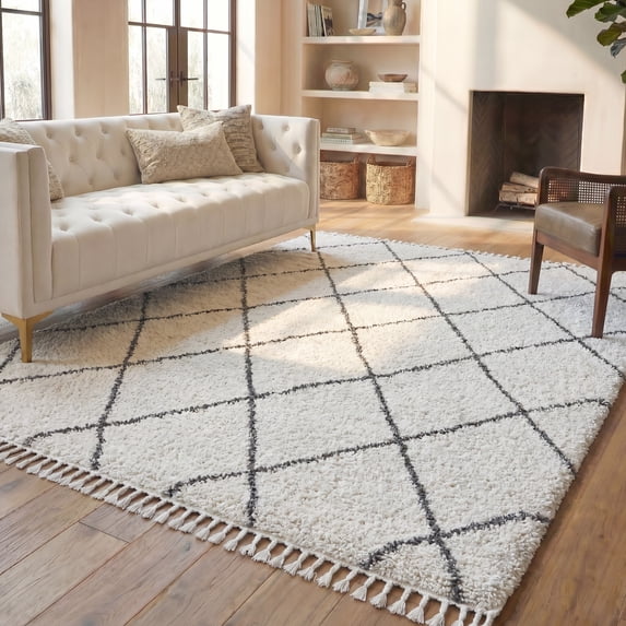 Safavieh Moroccan Fringe Alastar Geometric Shag Area Rug, Ivory/Gray, 5'3" x 7'6"