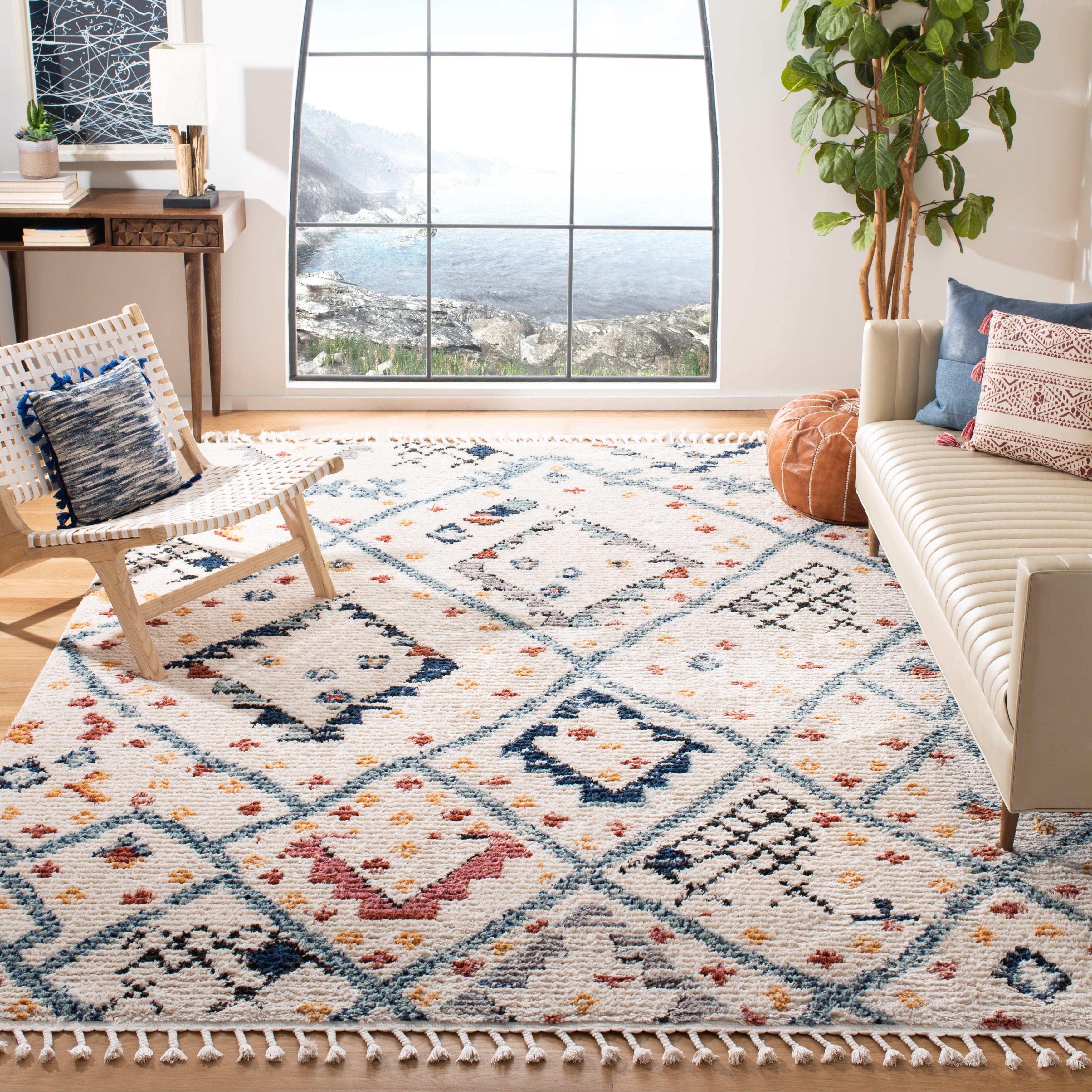 Hand-Knotted Gray Diamond Pattern Round Synthetic Rug
