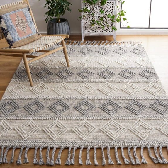 SAFAVIEH Natura Andrina Southwestern Area Rug, Ivory/Grey, 5' x 8'