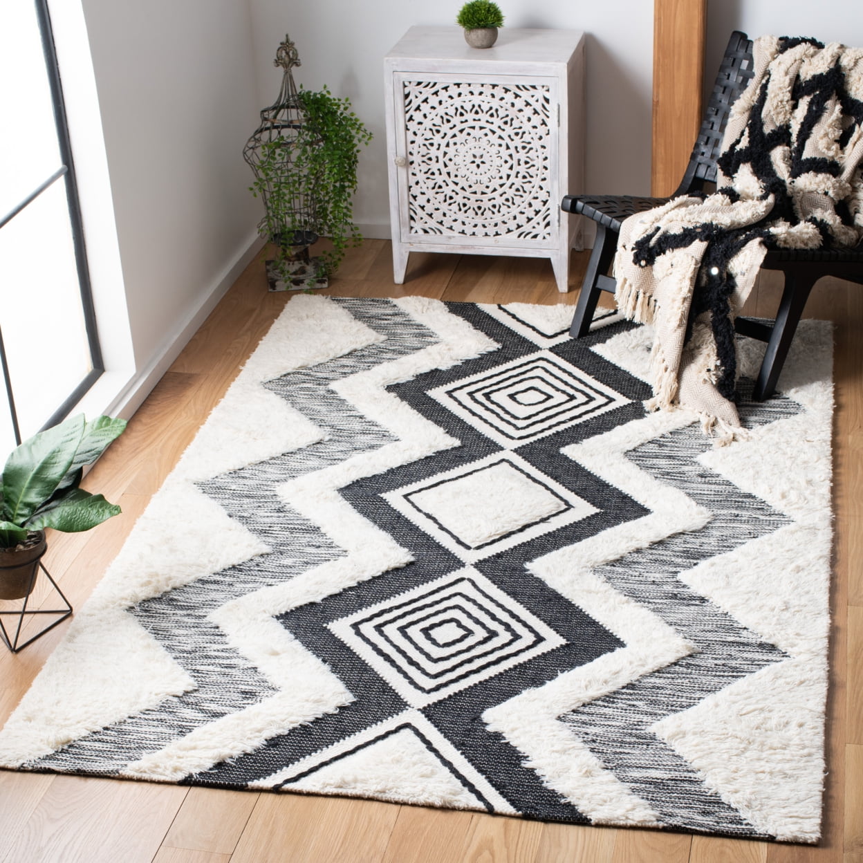 SAFAVIEH Natura Antonio Geometric Wool Area Rug, Ivory/Black, 6' x 9'