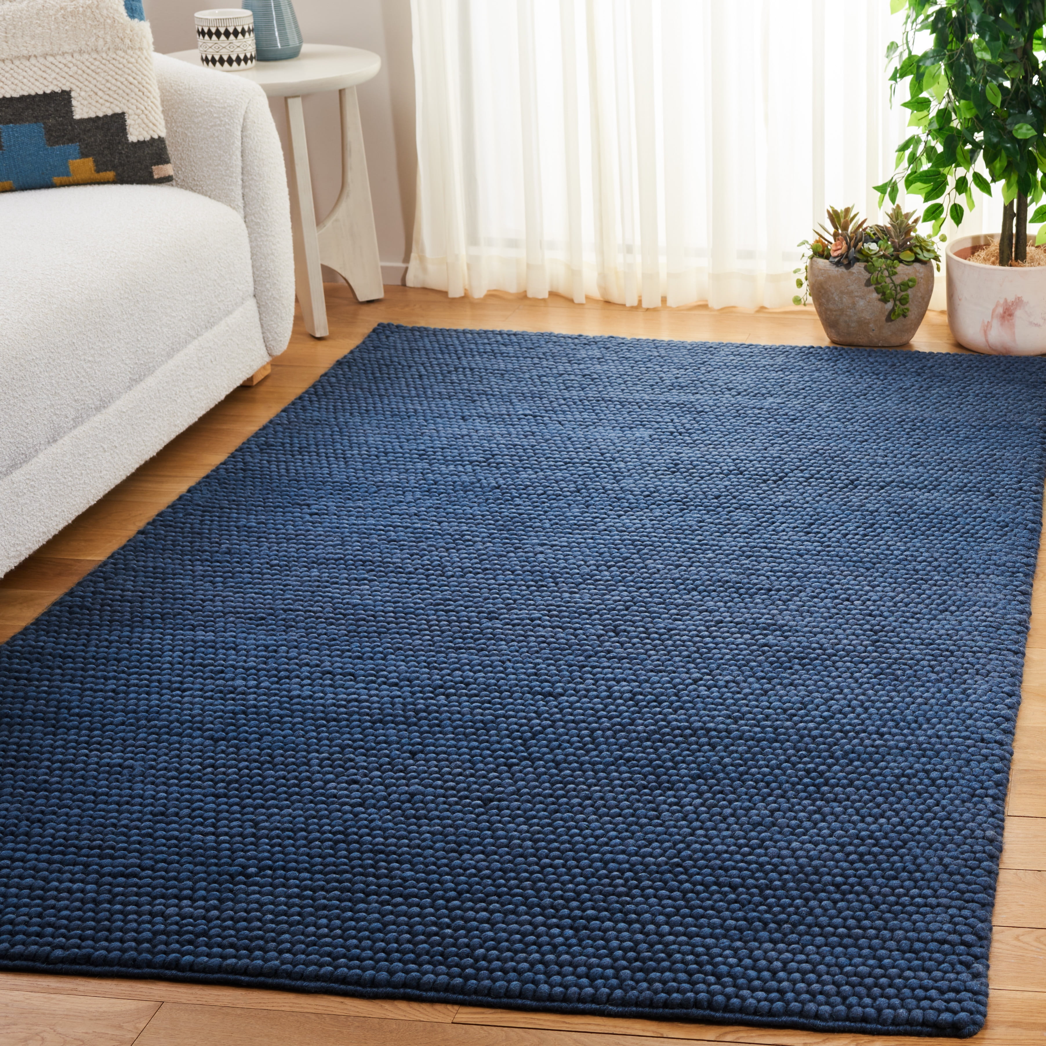 SAFAVIEH Natura Feride Geometric Area Rug, Navy/Blue, 6' x 9' - Scandinavian Design, Navy & Blue, Handmade Wool Blend, Ideal for Living Room, Bedroom, Dining Space