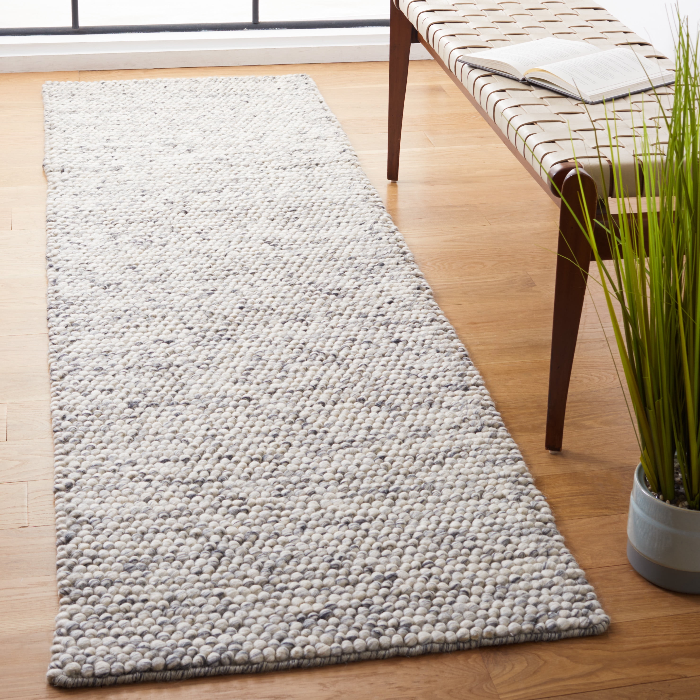 SAFAVIEH Natura Feride Geometric Runner Rug, Light Grey/Ivory, 2'3" x 6' - Scandinavian Design, Light Grey & Ivory, Handmade Wool Blend, Ideal for Living Room, Bedroom, Dining Space, Entryway, Hallwa
