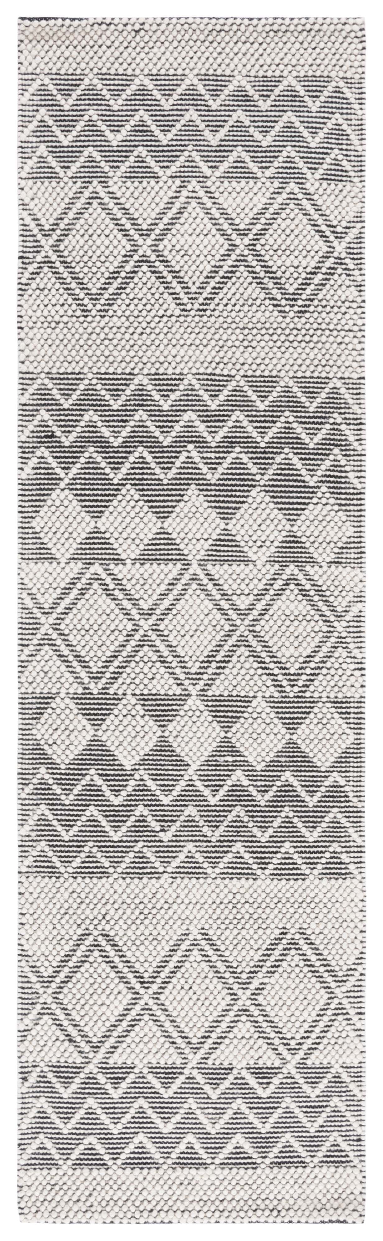 SAFAVIEH Natura Georgiana Diamond Runner Rug, Black/Ivory, 2'3" x 8'