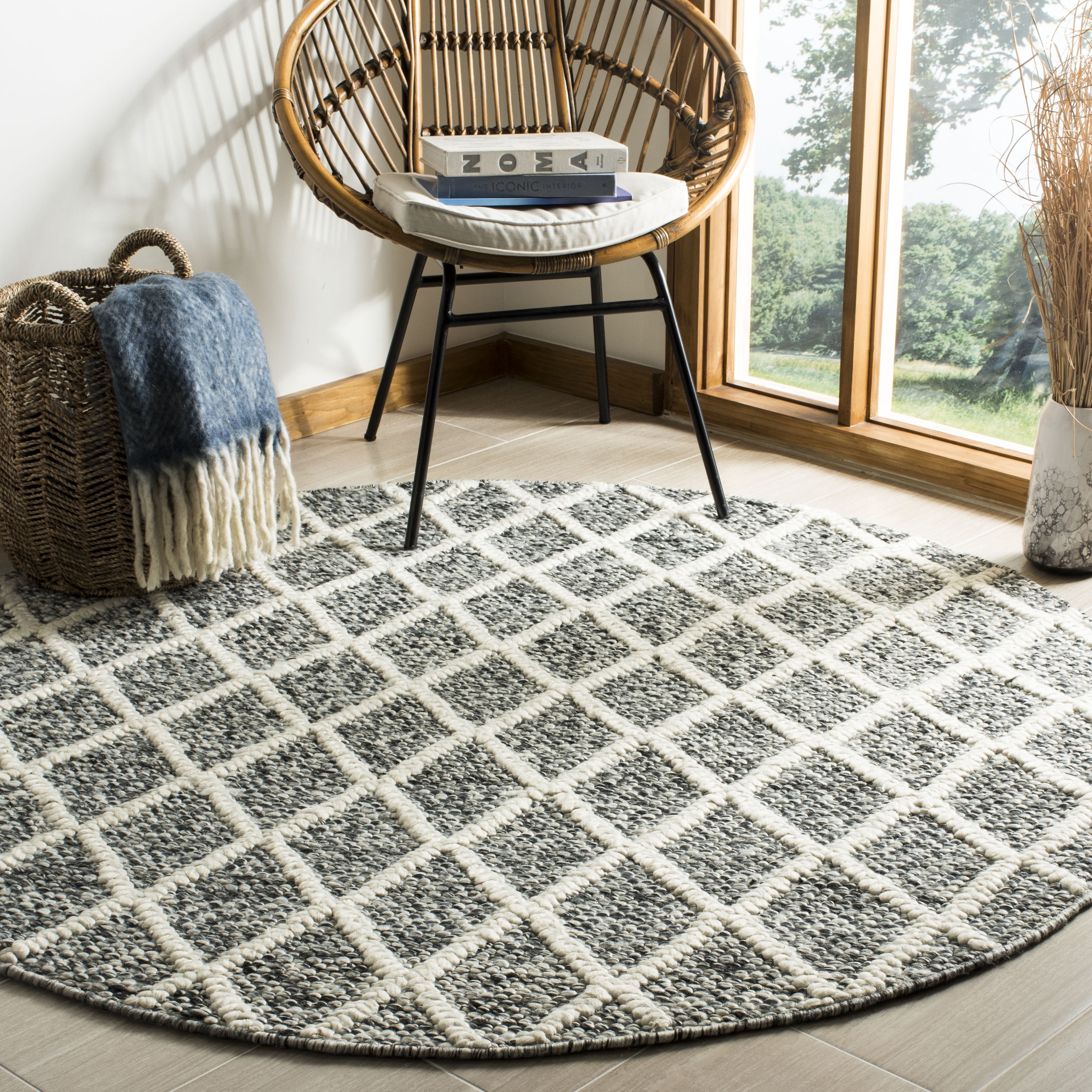 SAFAVIEH Natura Olgica Geometric Diamonds Area Rug, Ivory/Black, 6' x 6' Round