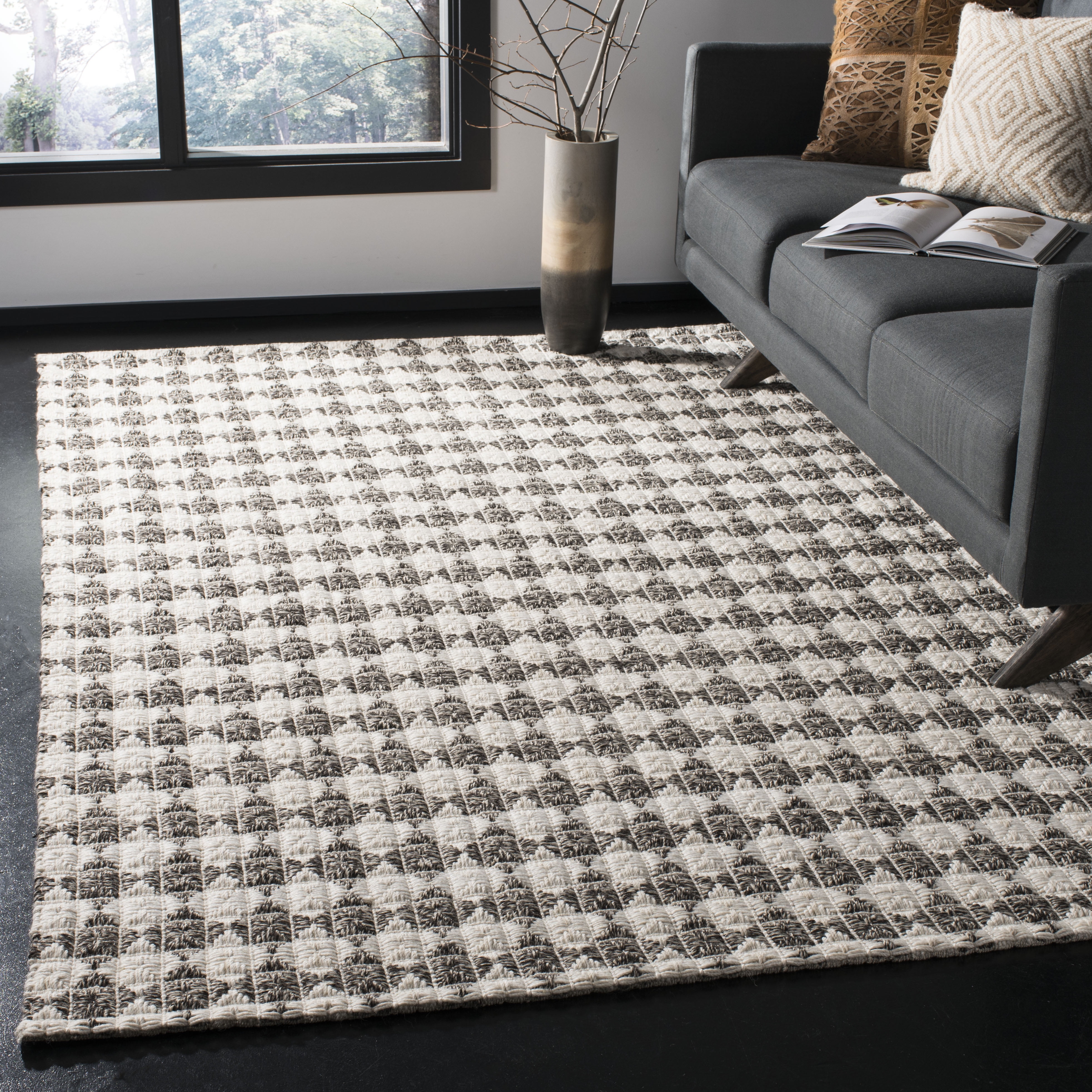 SAFAVIEH Natura Quincy Braided Geometric Area Rug, Black/Ivory, 6' x 6' Square