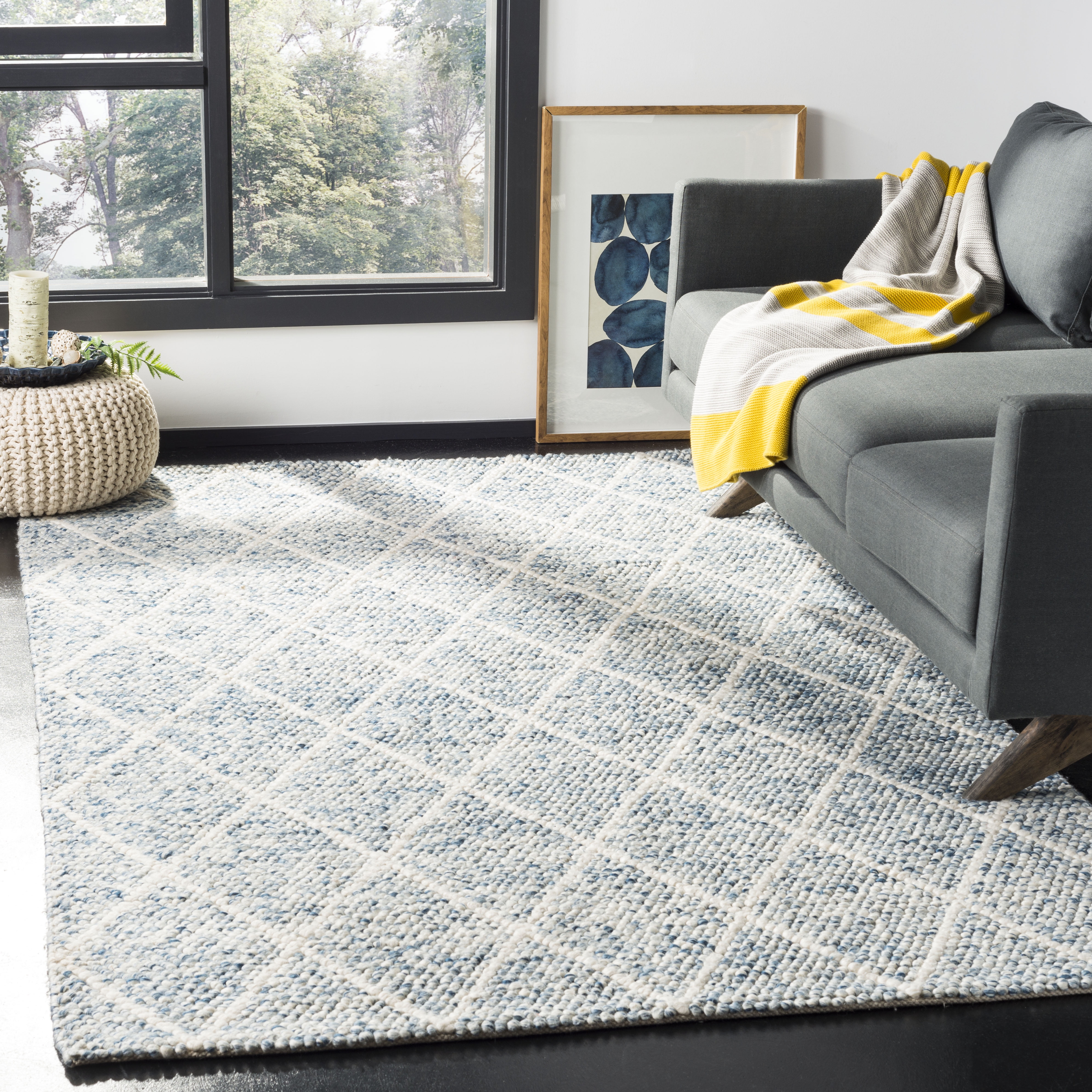 Ivory and Blue Hand-Tufted Wool Area Rug, 6' x 9'