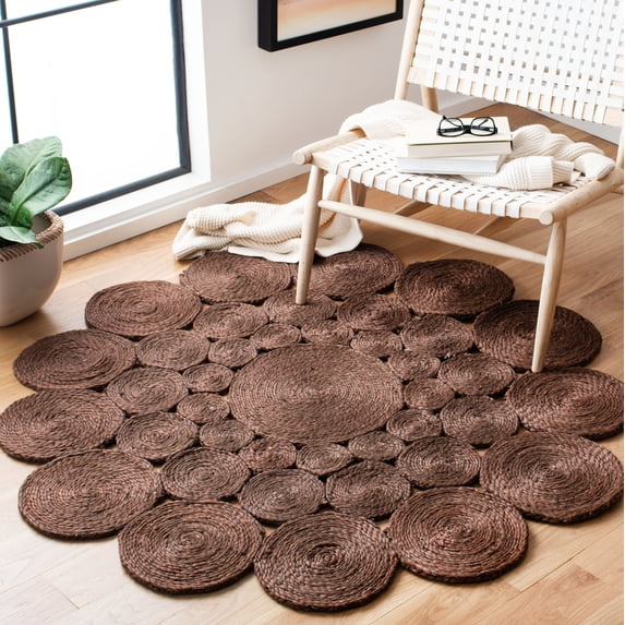 SAFAVIEH Natural Fiber Christian Geometric Area Rug, Brown, 5' x 5' Round