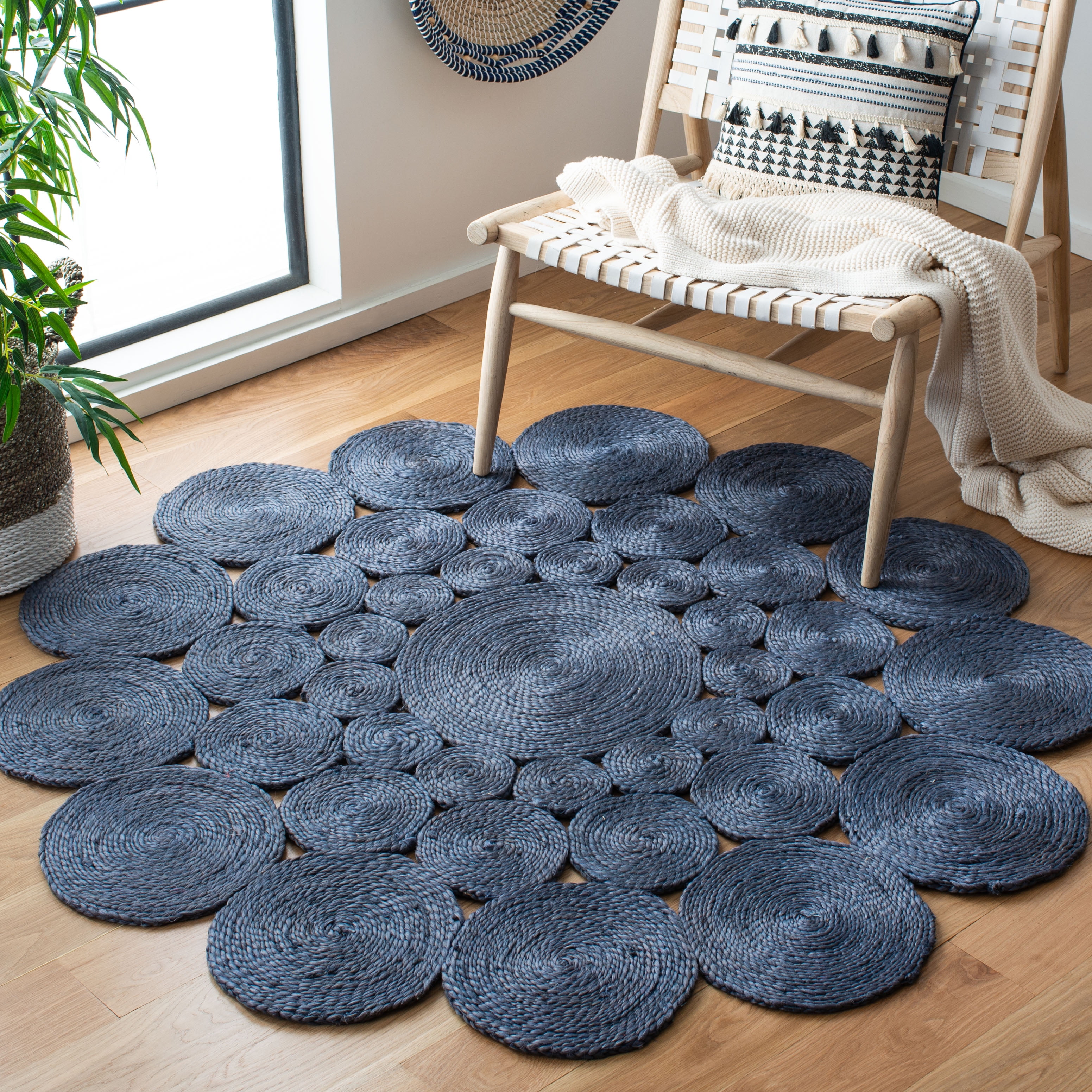 SAFAVIEH Natural Fiber Christian Geometric Area Rug, Navy, 5' x 5' Round