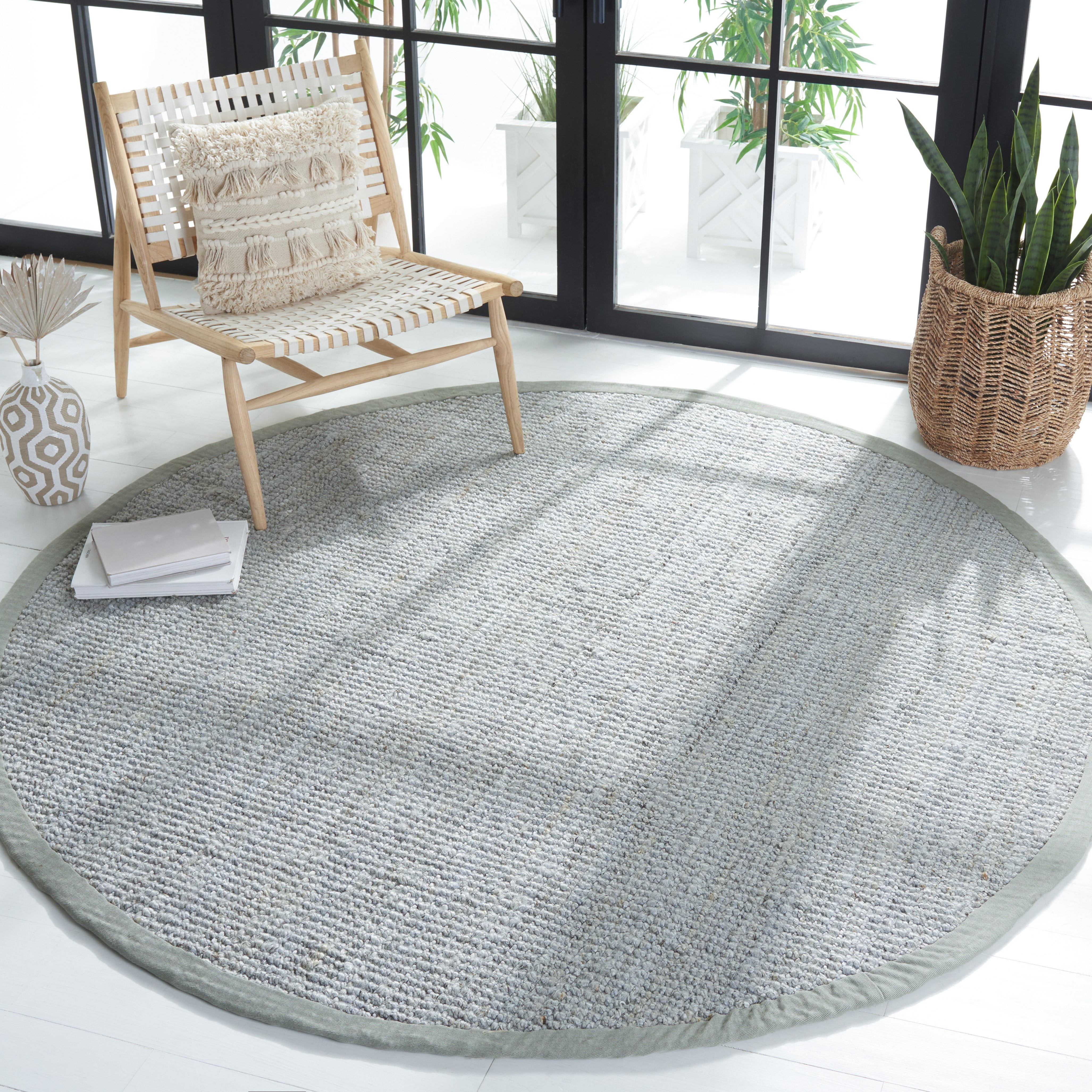 SAFAVIEH Natural Fiber Milica Solid Area Rug, Gray, 4' x 4' Round - Scandinavian Design, Grey, Jute, Hand Woven Pattern, Ideal for Entryway, Kitchen, Living Room, Office