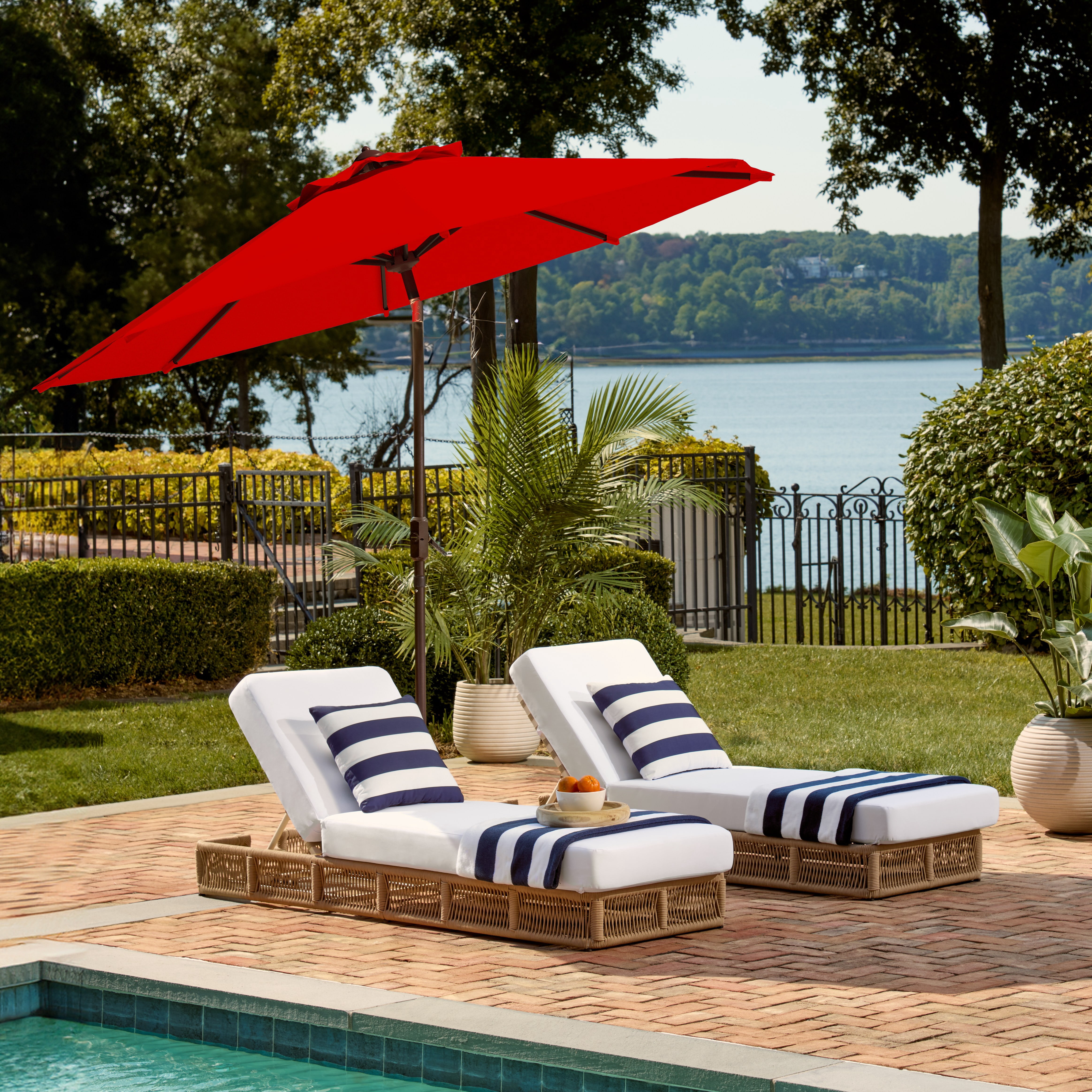 SAFAVIEH Ortega 9' Market Crank Auto Tilt Patio Umbrella, Red
