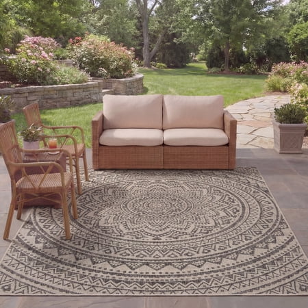 Safavieh Courtyard Josiah Floral Medallion Indoor/Outdoor Area Rug, Light Gray/Black, 7'10" x 7'10" Square