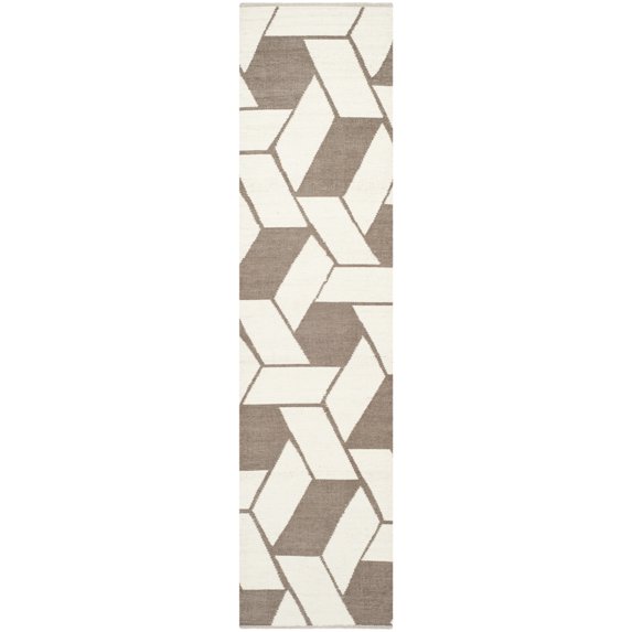 SAFAVIEH Patio Collection TMF124C Handwoven Saddle Rug