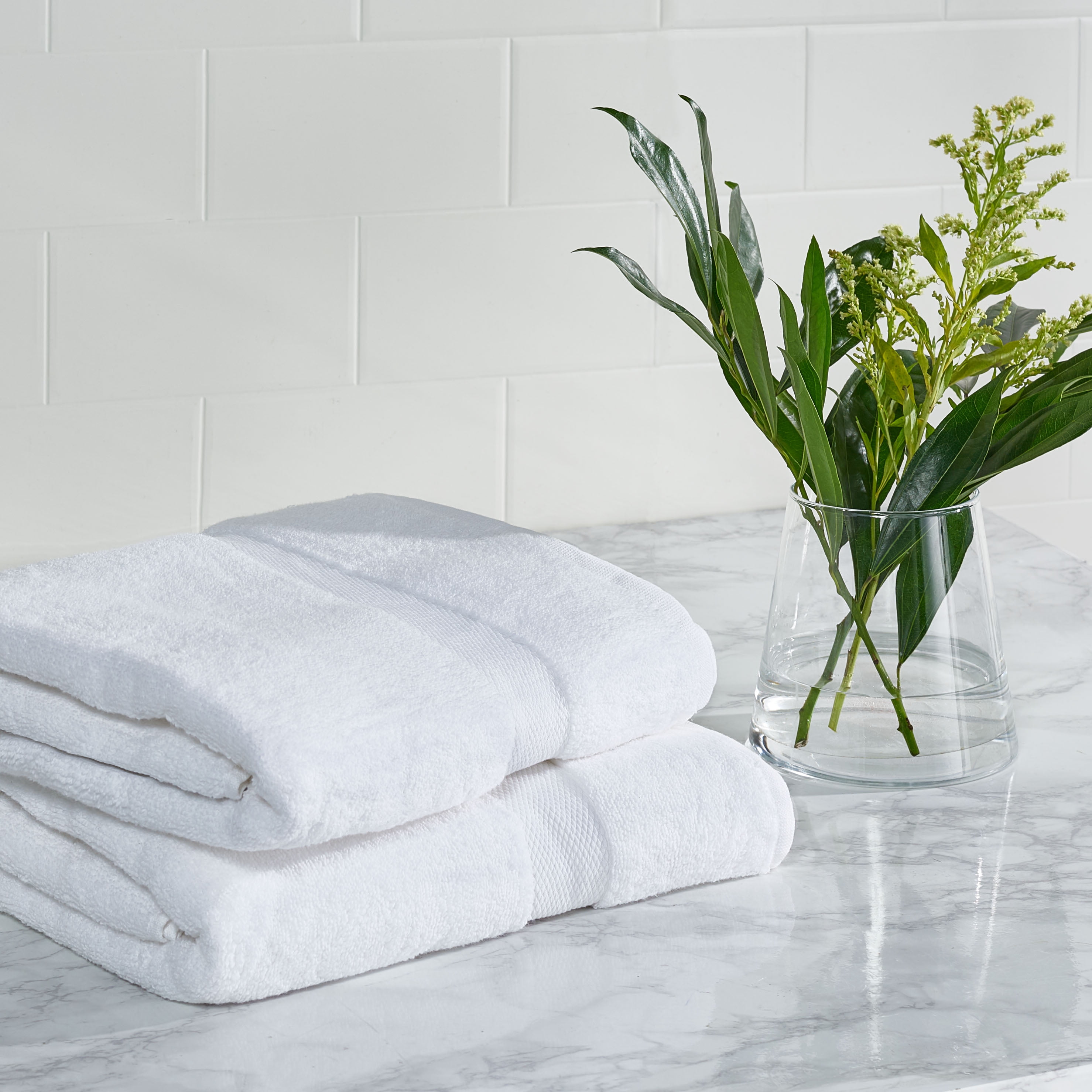 Plush white towels hotsell