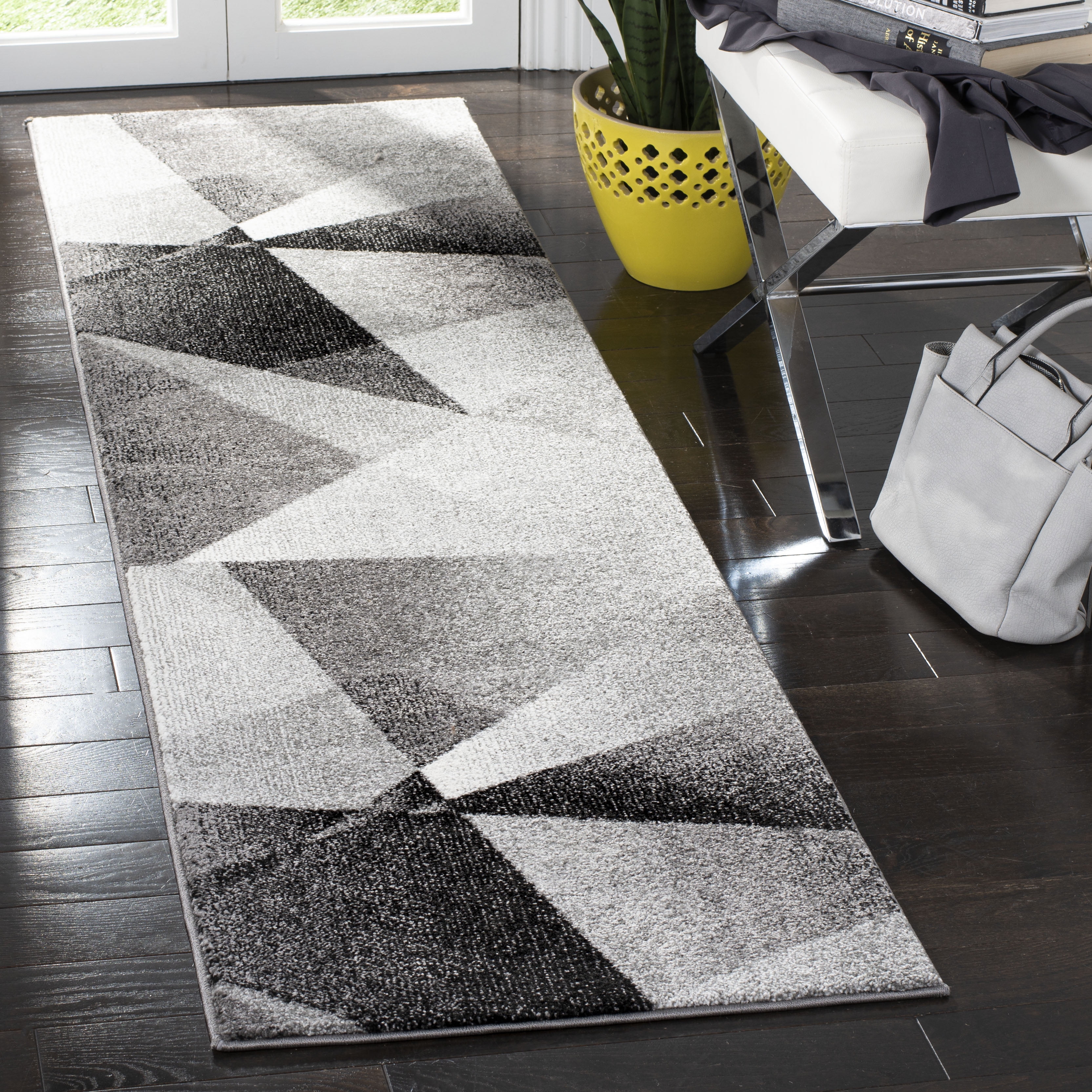 SAFAVIEH Porcello Jayme Abstract Prism Runner Rug, Light Grey/Charcoal ...