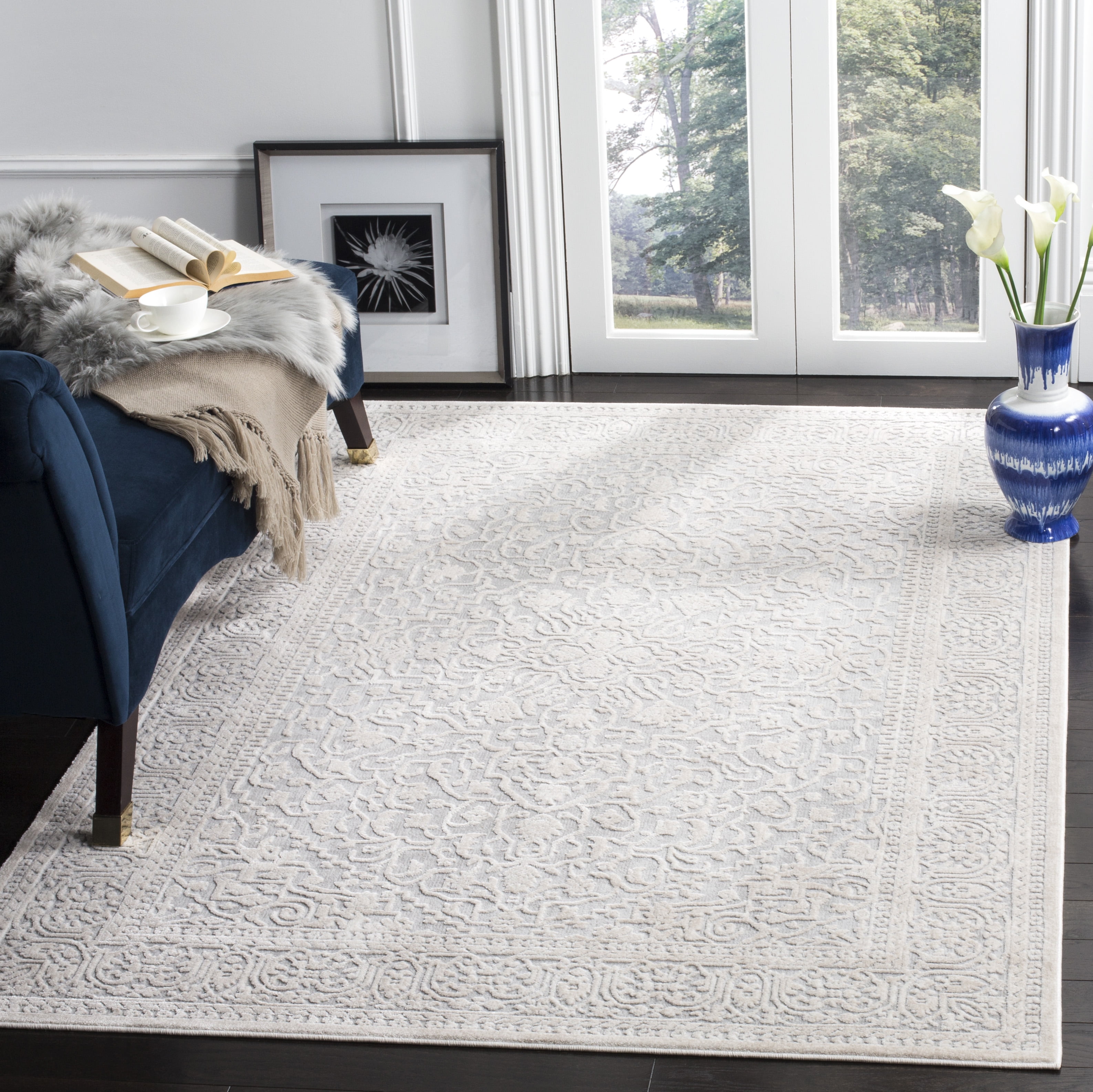 Elegant Floral Bliss Light Grey/Cream Synthetic 4' x 6' Area Rug