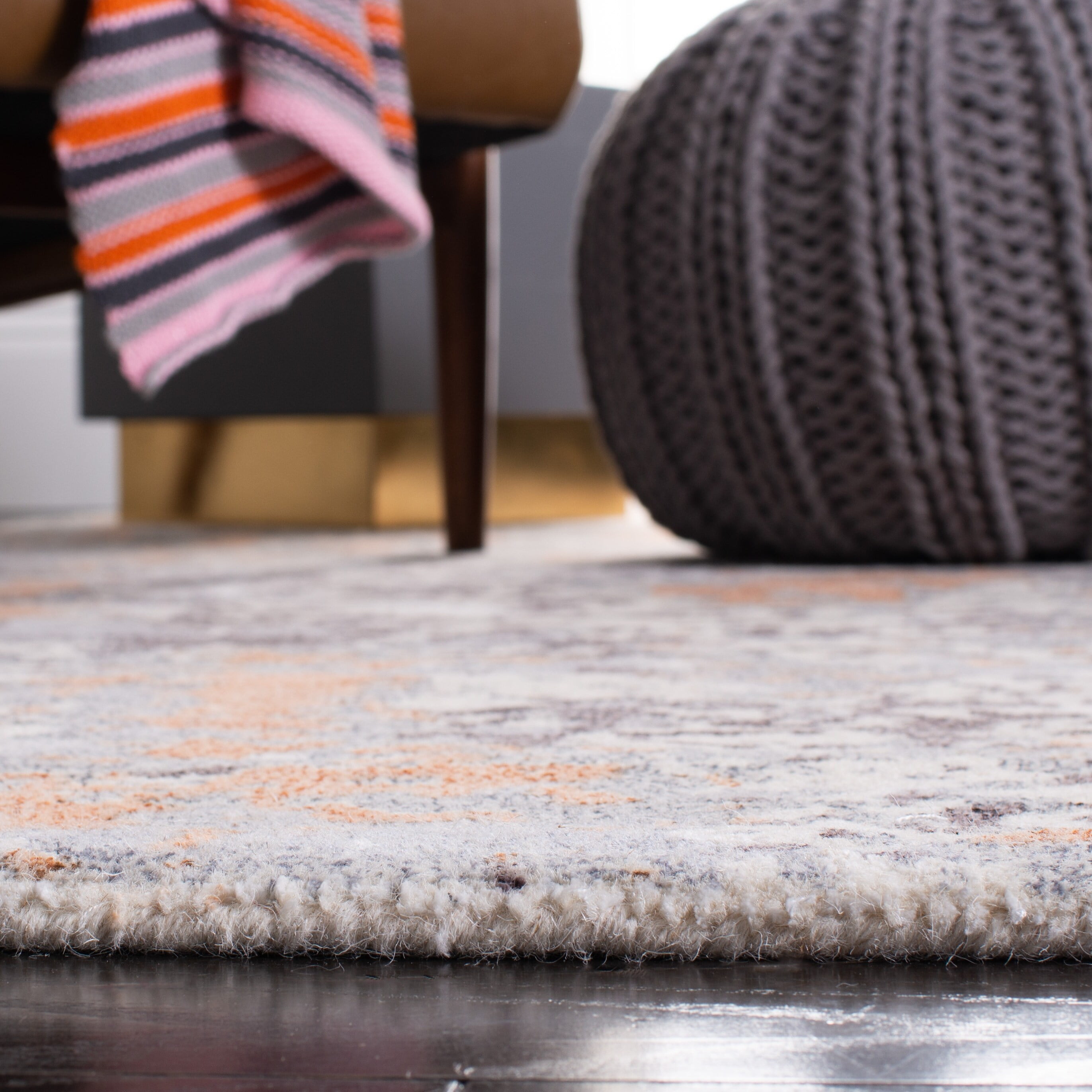 Gray and Rust Hand-Tufted Wool and Viscose Area Rug, 4' x 6'