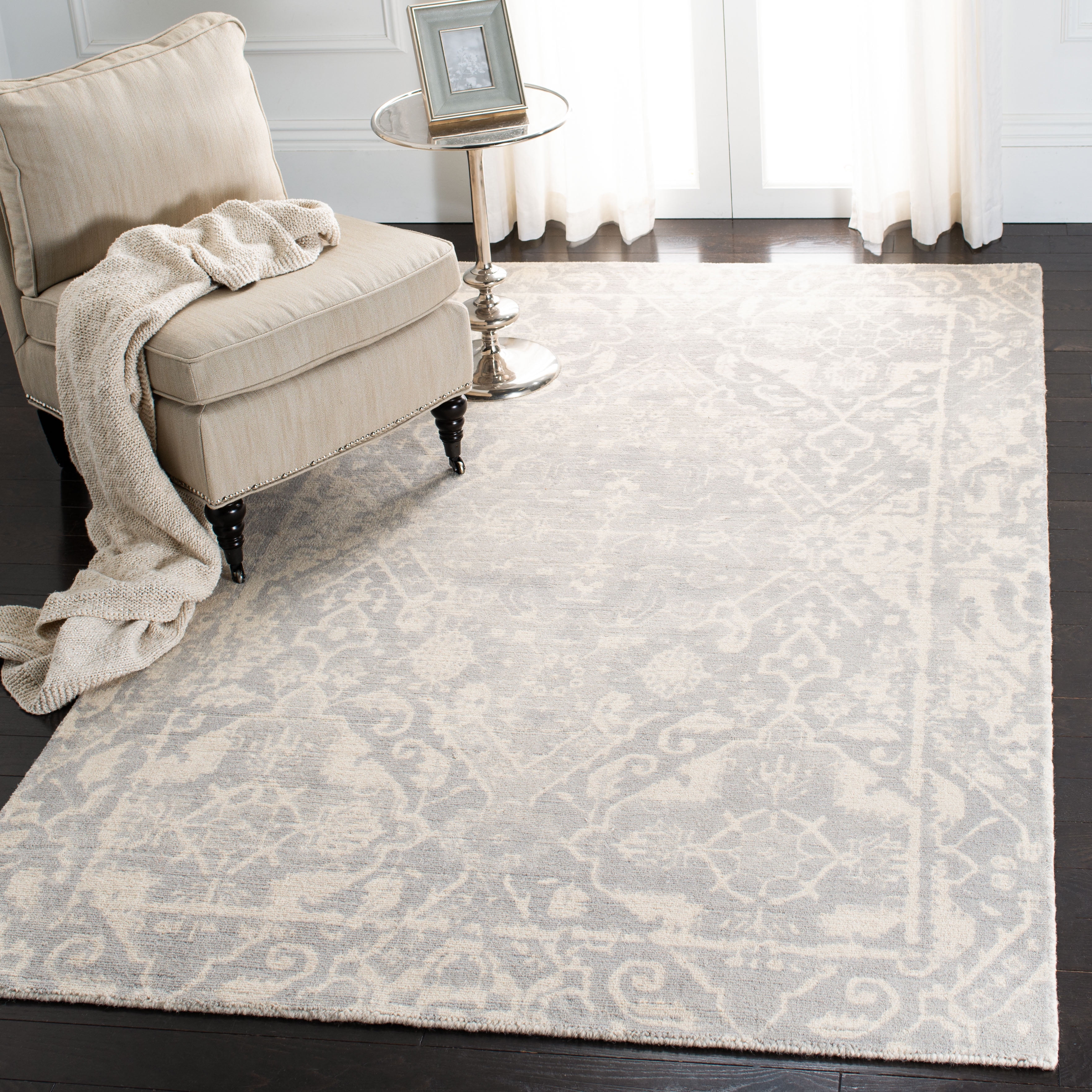 SAFAVIEH Restoration Vintage Eunice Border Wool Area Rug, Light Grey/Ivory, 6' x 9'