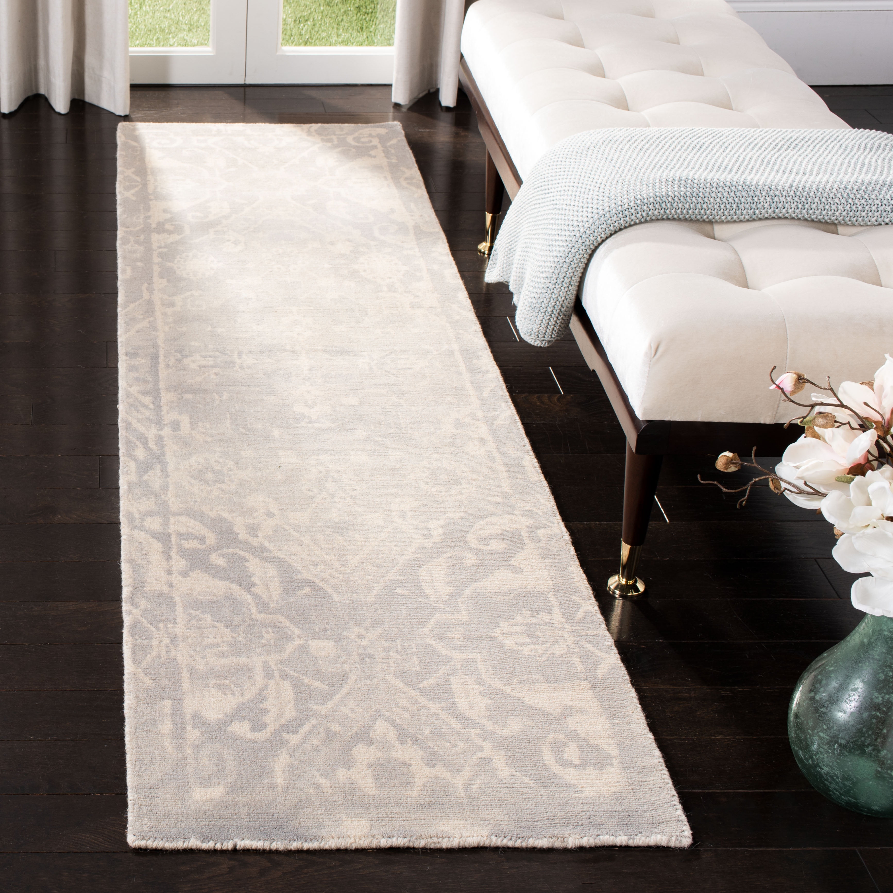 SAFAVIEH Restoration Vintage Eunice Border Wool Runner Rug, Light Grey/Ivory, 2'3" x 10'