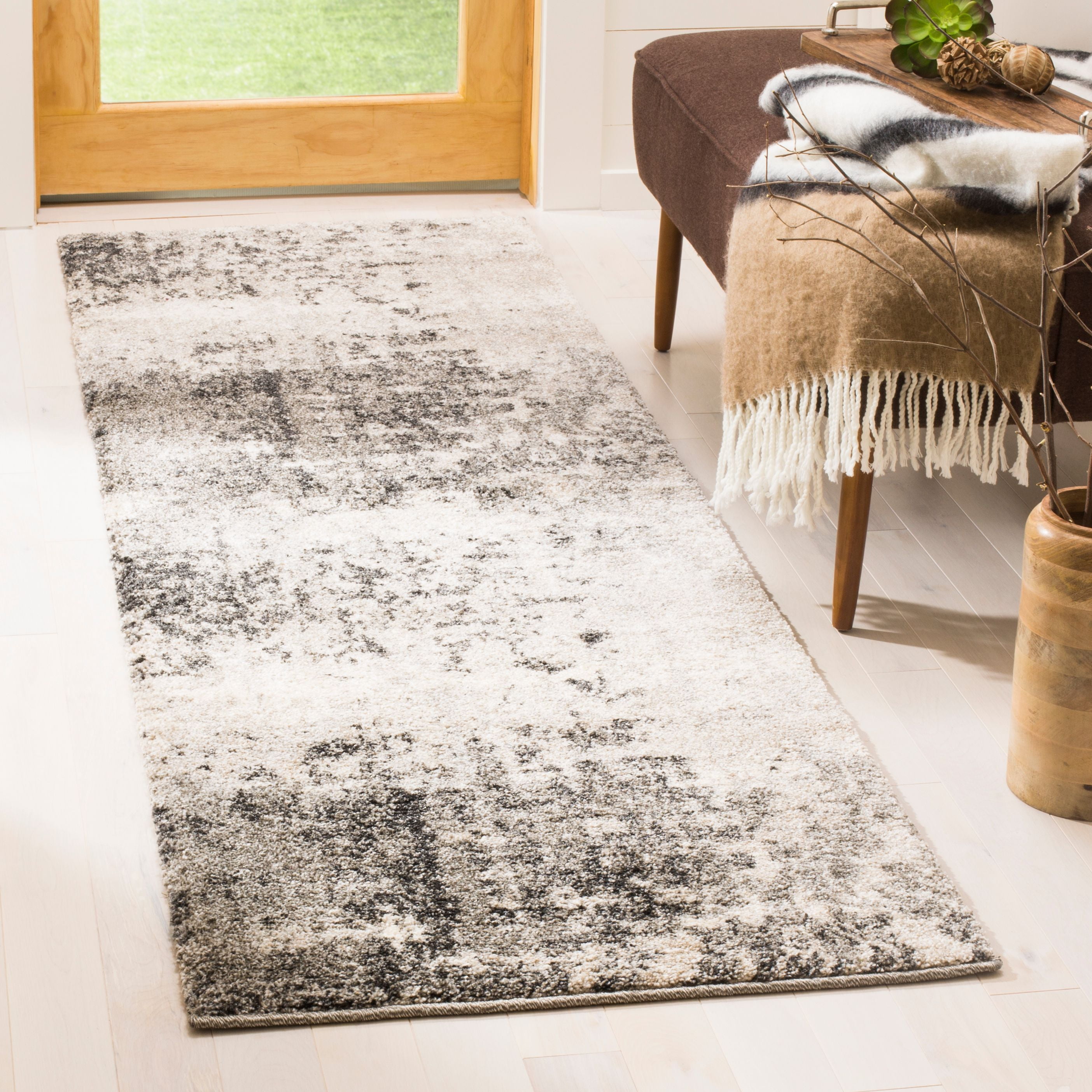 SAFAVIEH Retro Corynn Abstract Runner Rug, Light Grey/Grey, 2'3" x 13'