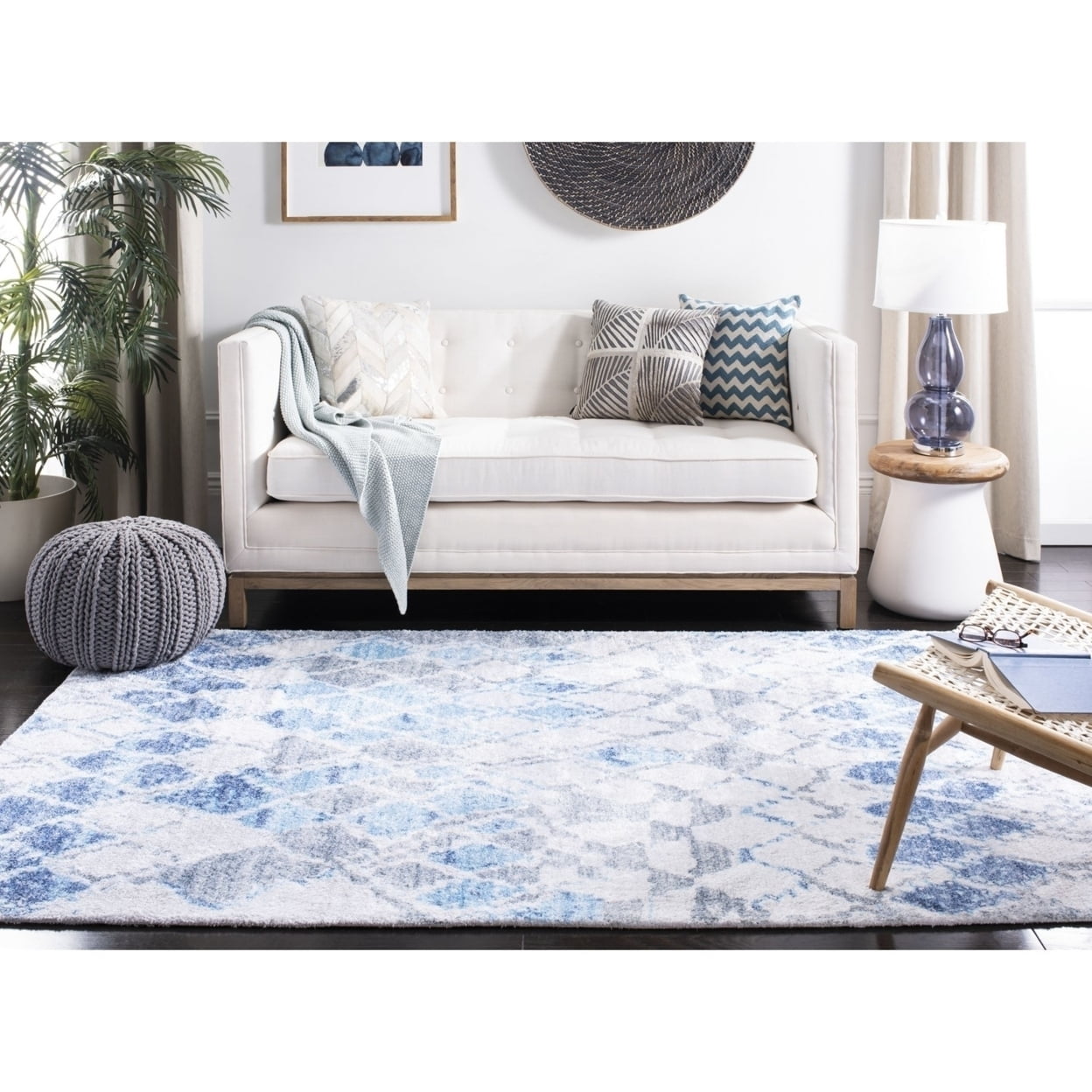 SAFAVIEH Saffron Corynn Geometric Runner Rug, Ivory/Blue, 2'3" x 8'