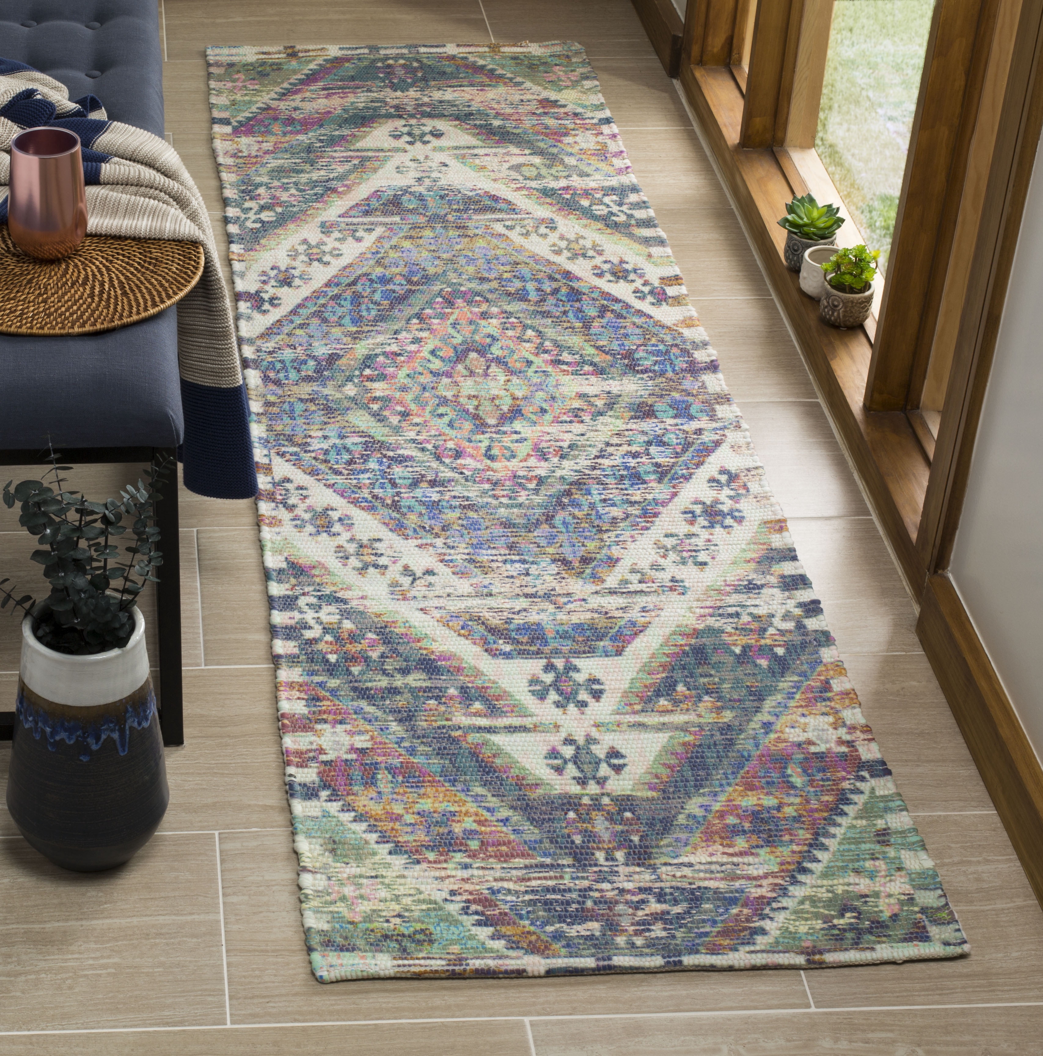 SAFAVIEH Saffron Harmon Geometric Cotton Runner Rug, Royal Blue/Fuchsia, 2'3" x 8'