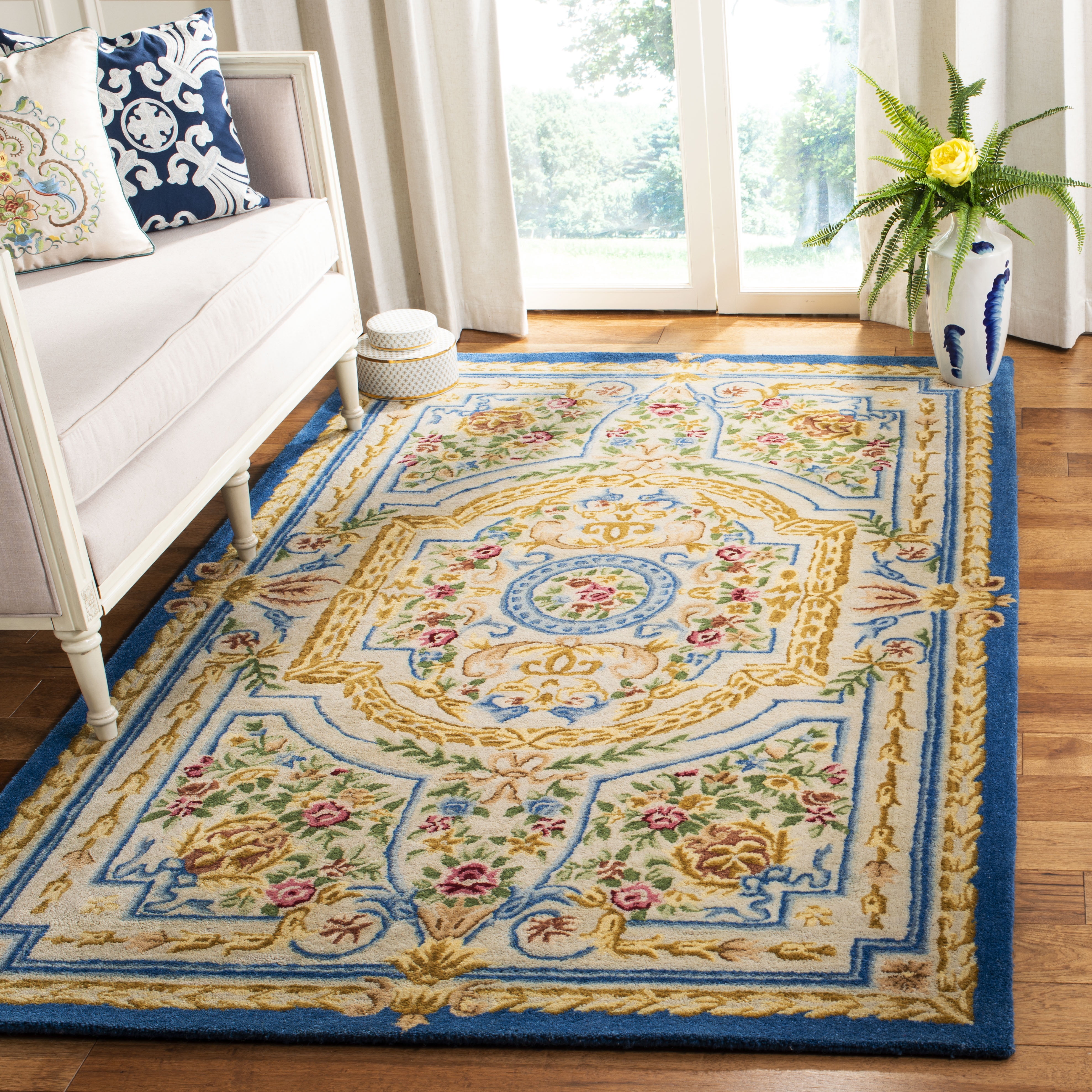 SAFAVIEH Savonnerie Barrfind Floral Wool Area Rug, Blue/Ivory, 6' x 6' Square