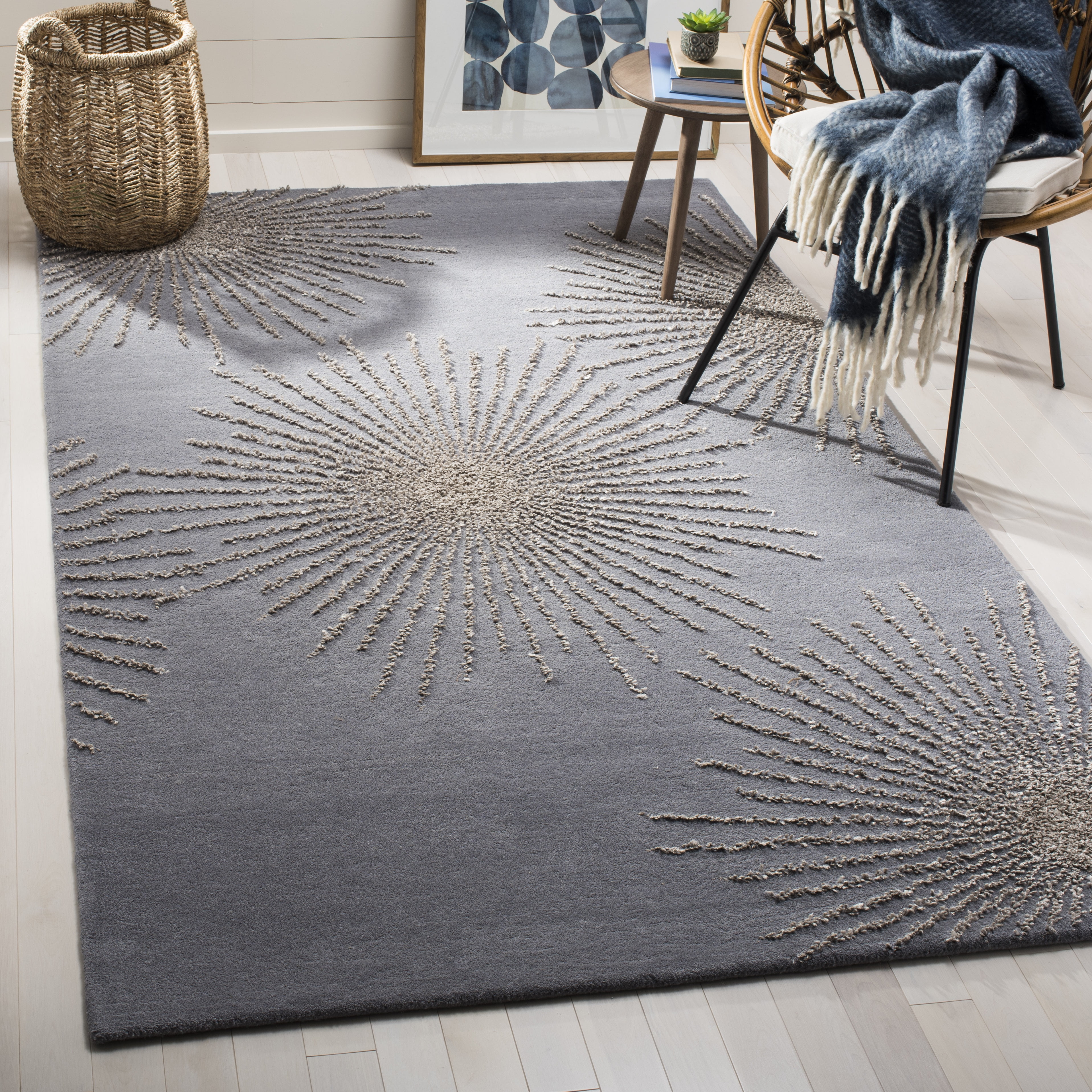 SAFAVIEH Soho Fiesta Geometric Area Rug, Dark Grey/Silver, 5' x 8'