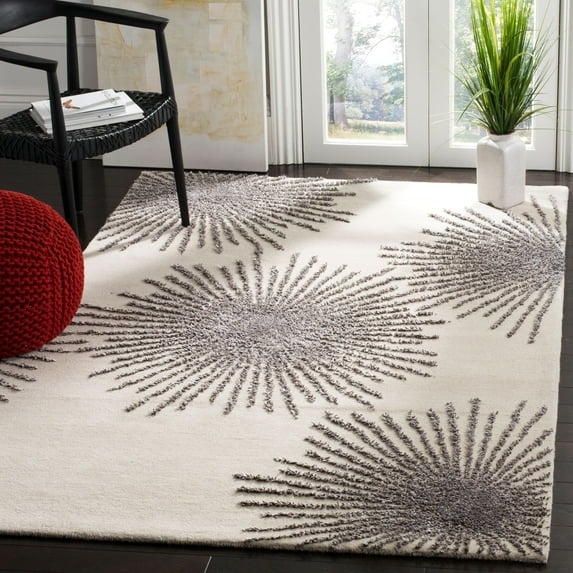 SAFAVIEH Soho Fiesta Geometric Area Rug, Ivory/Silver, 7'6" x 9'6"