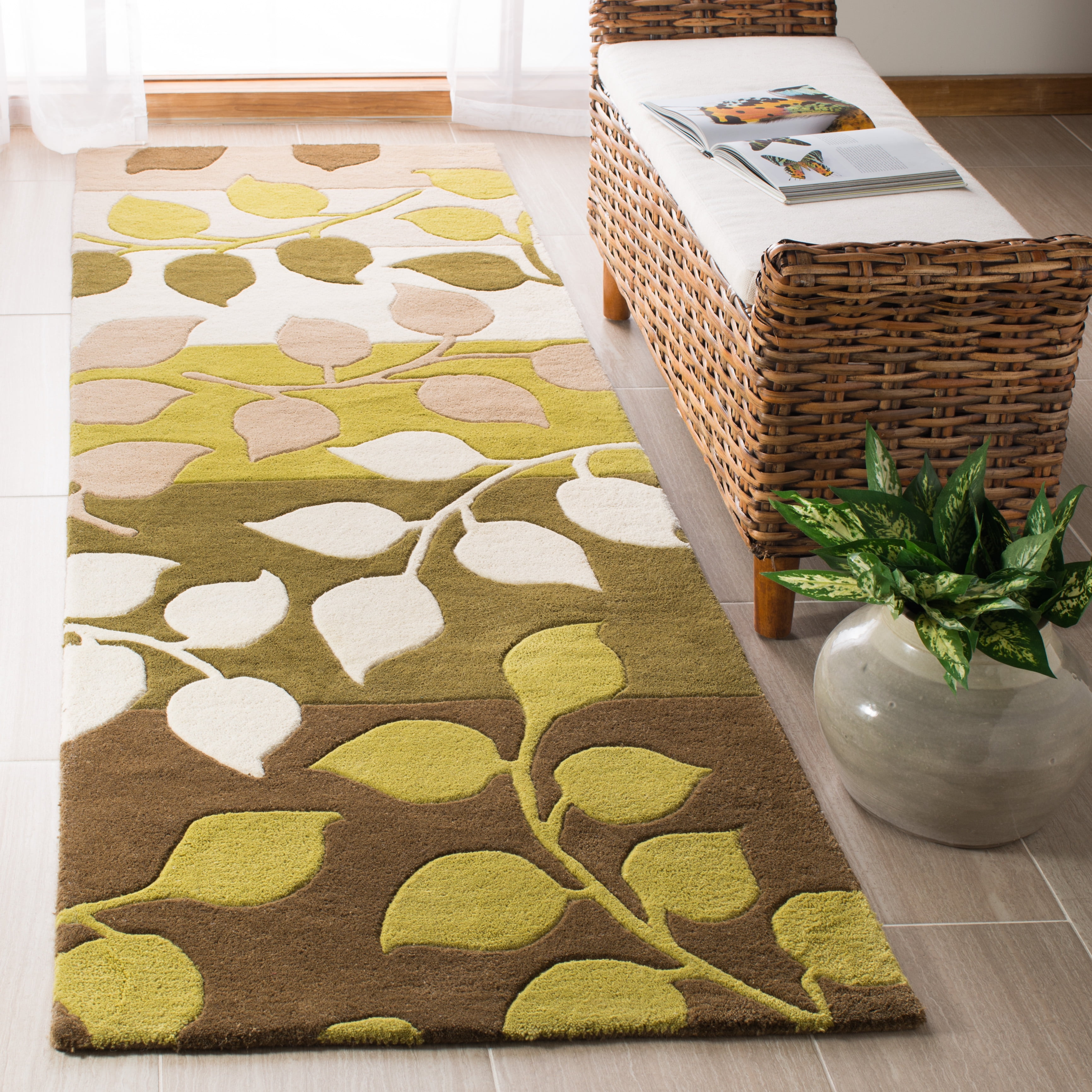 Handmade Green and Beige Wool Runner Rug, 2'6" x 8'