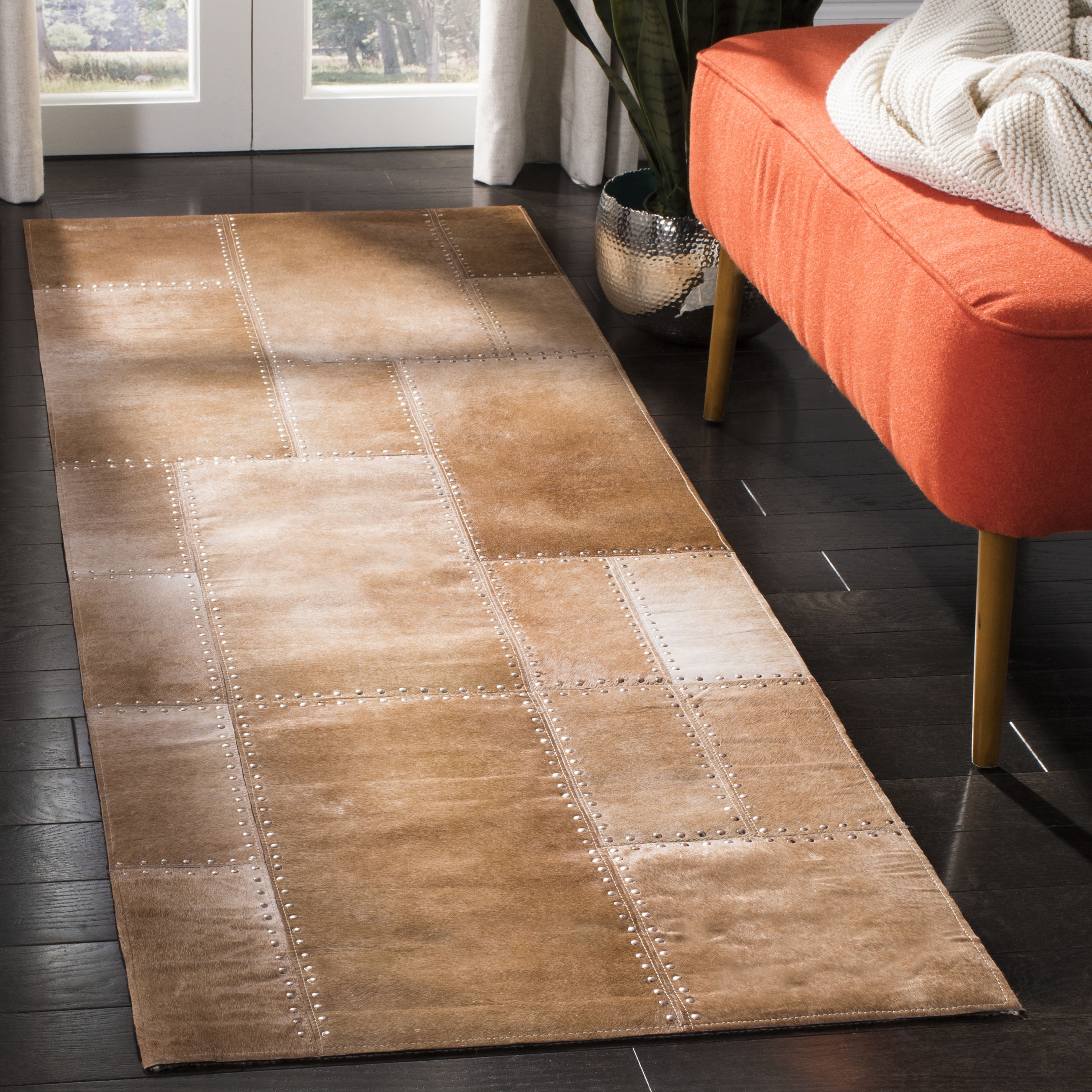 SAFAVIEH Studio Leather Juniper Geometric Runner Rug, Beige, 2'3" x 7'