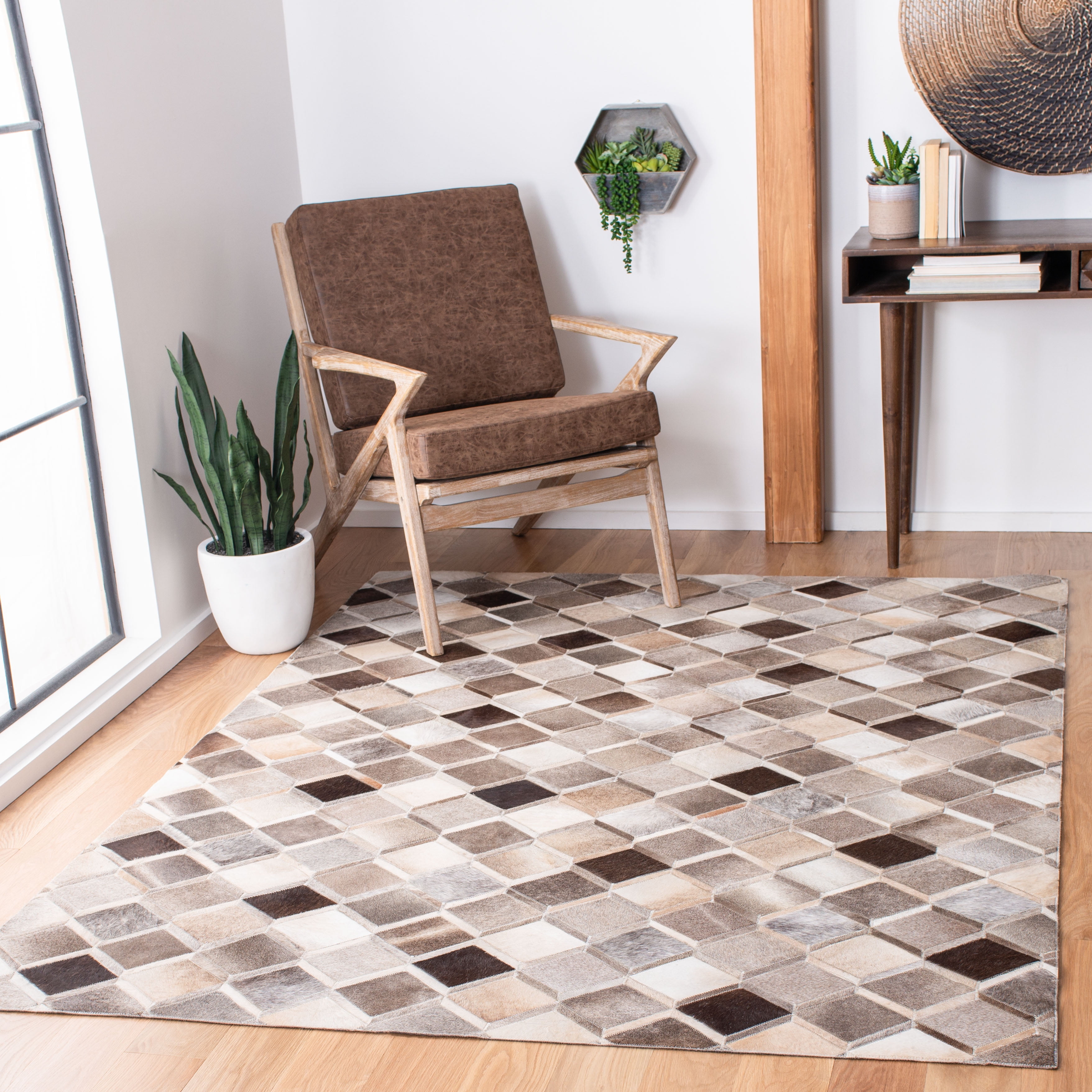 SAFAVIEH Studio Leather Nanette Geometric Diamonds Area Rug, Ivory/Grey, 4' x 6'