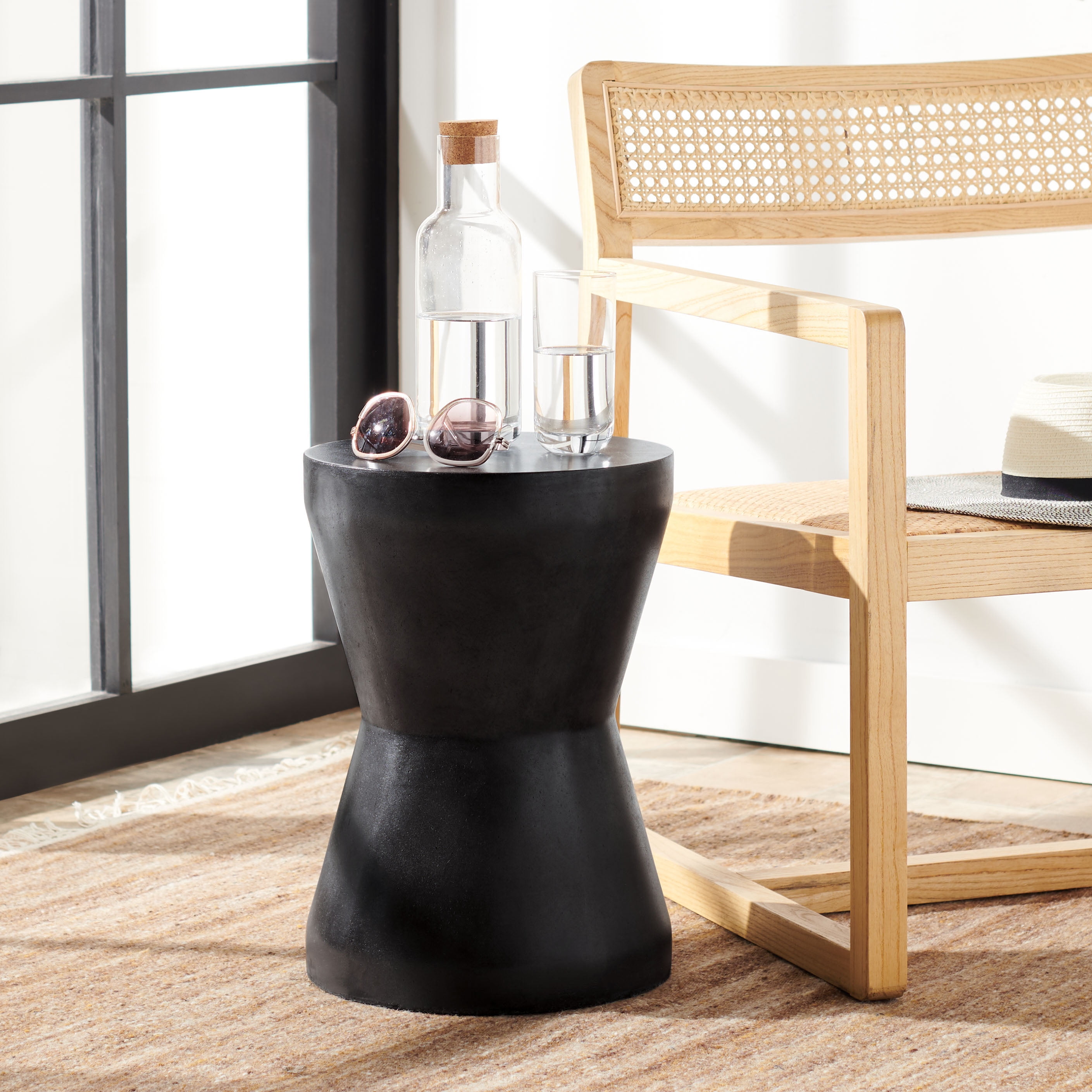 SAFAVIEH Torre Outdoor Modern Concrete Accent Table, Black - Walmart.com