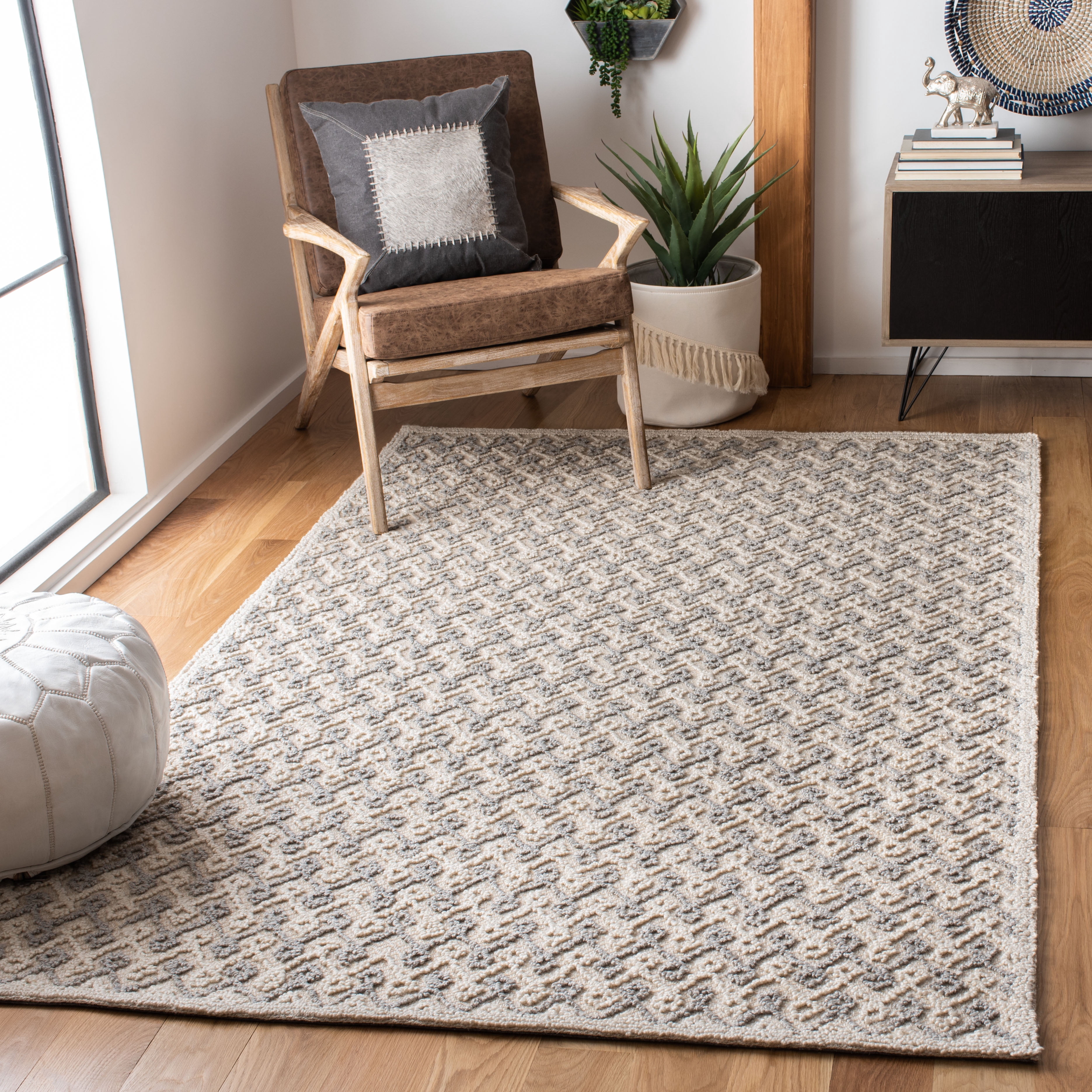 SAFAVIEH Trace Aphrodite Geometric Chevron Area Rug, Grey/Beige, 5' x 8'