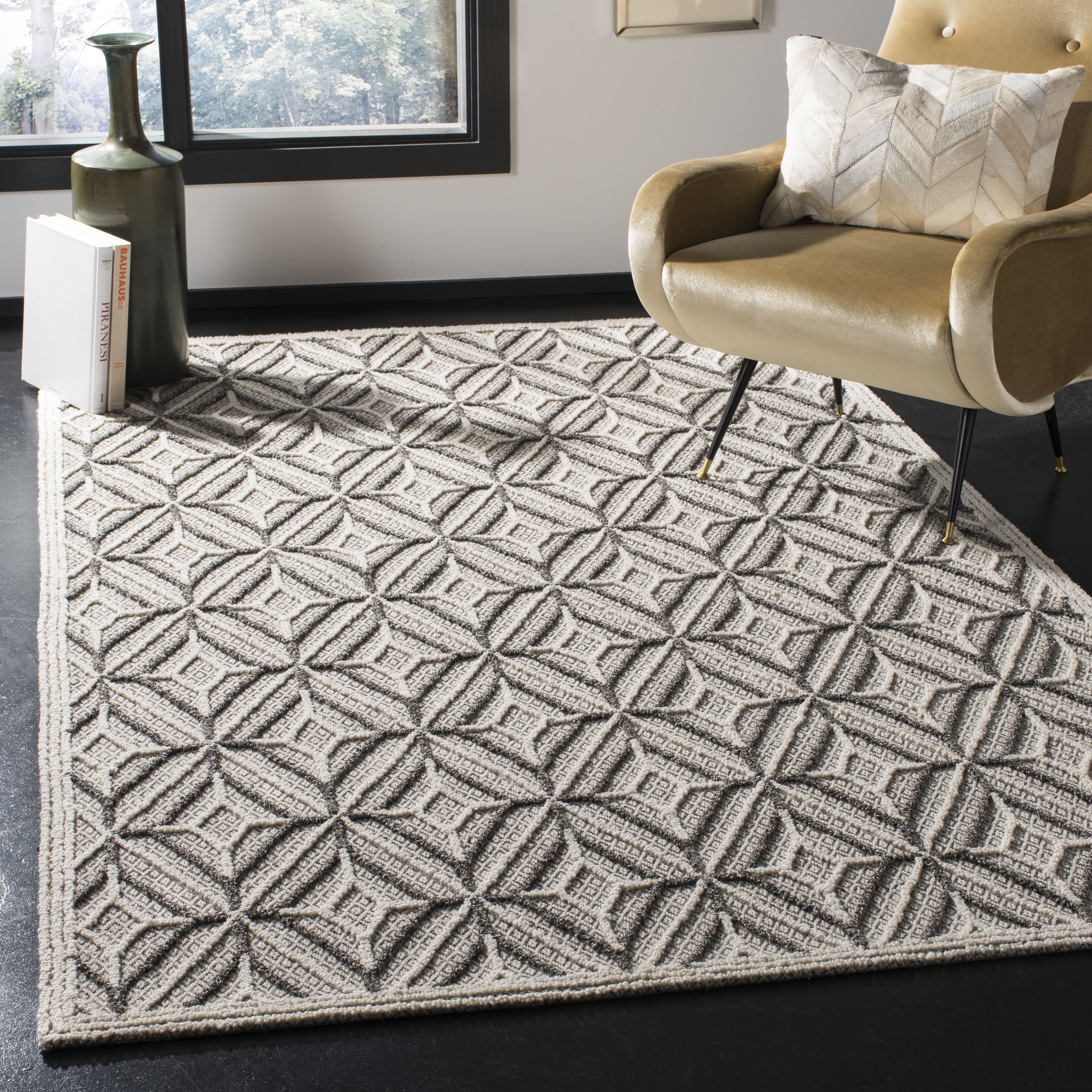 Elegant Trace 6' Hand-Tufted Black Wool Round Rug